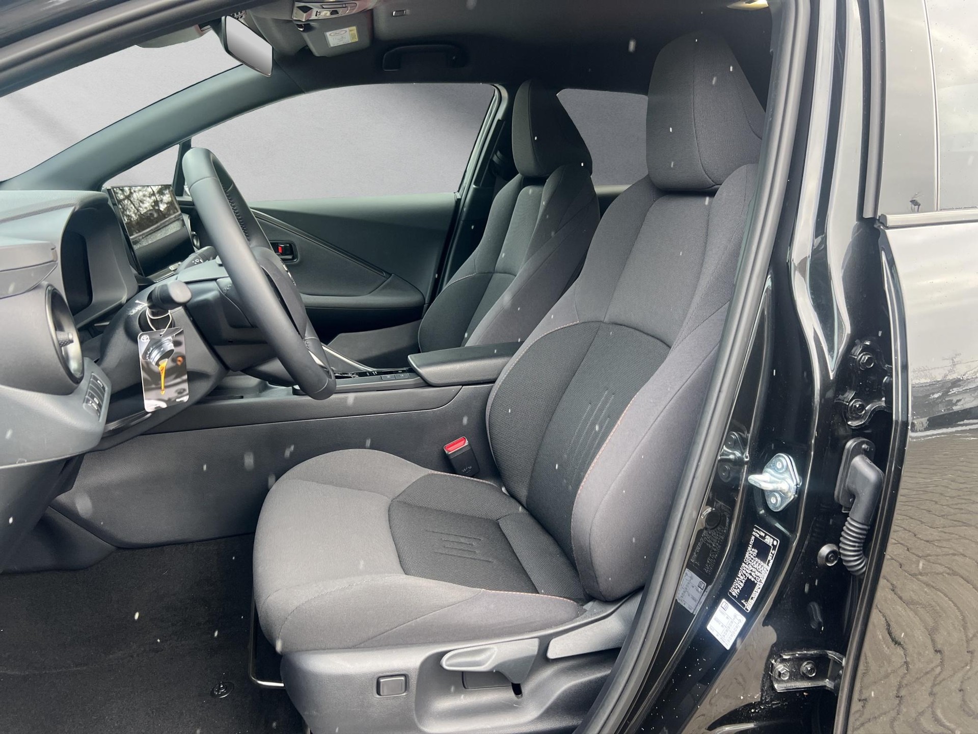 TOYOTA C-HR 2.0 PHEV Swiss Edition-image-8