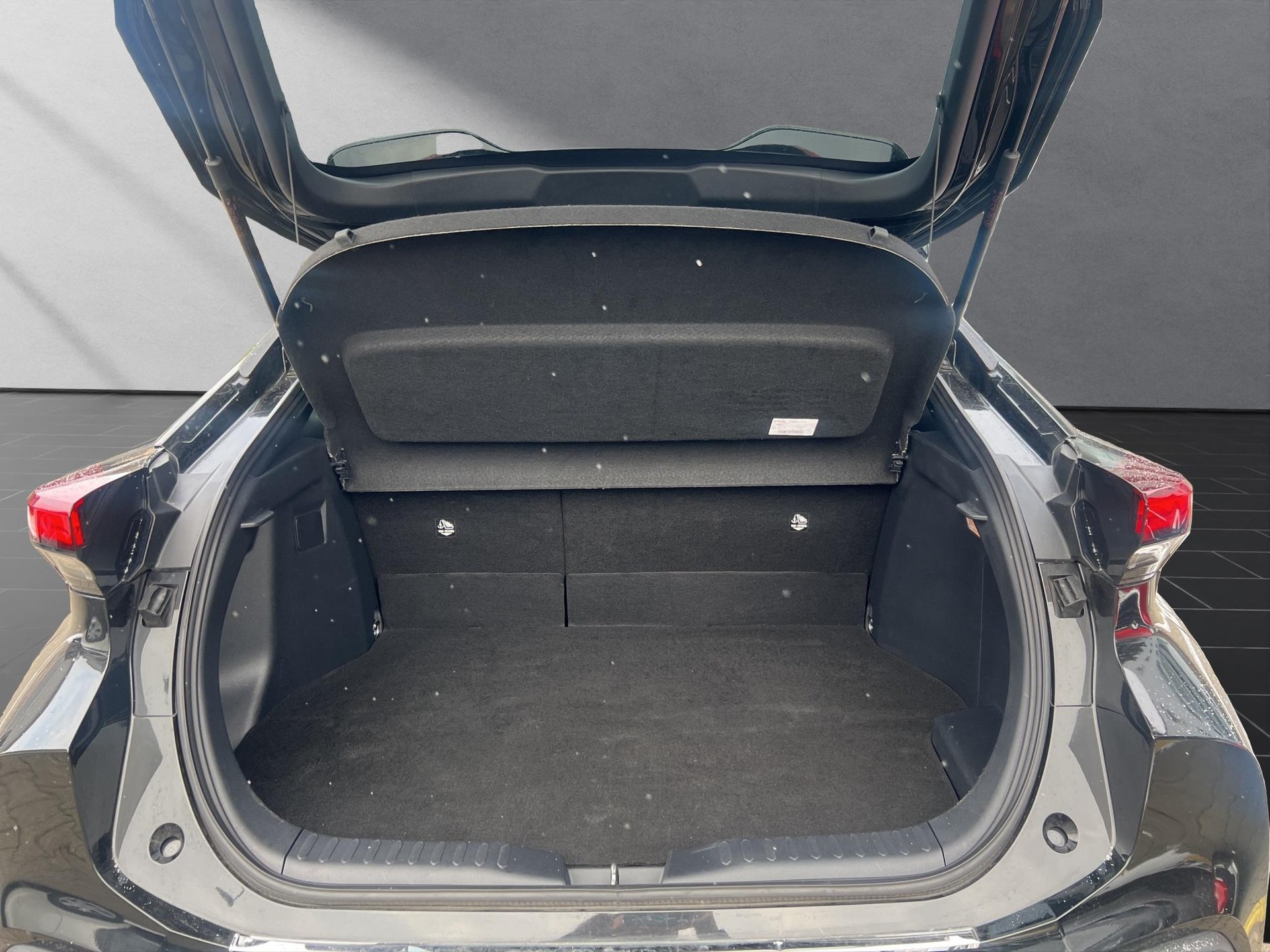 TOYOTA C-HR 2.0 PHEV Swiss Edition-image-10