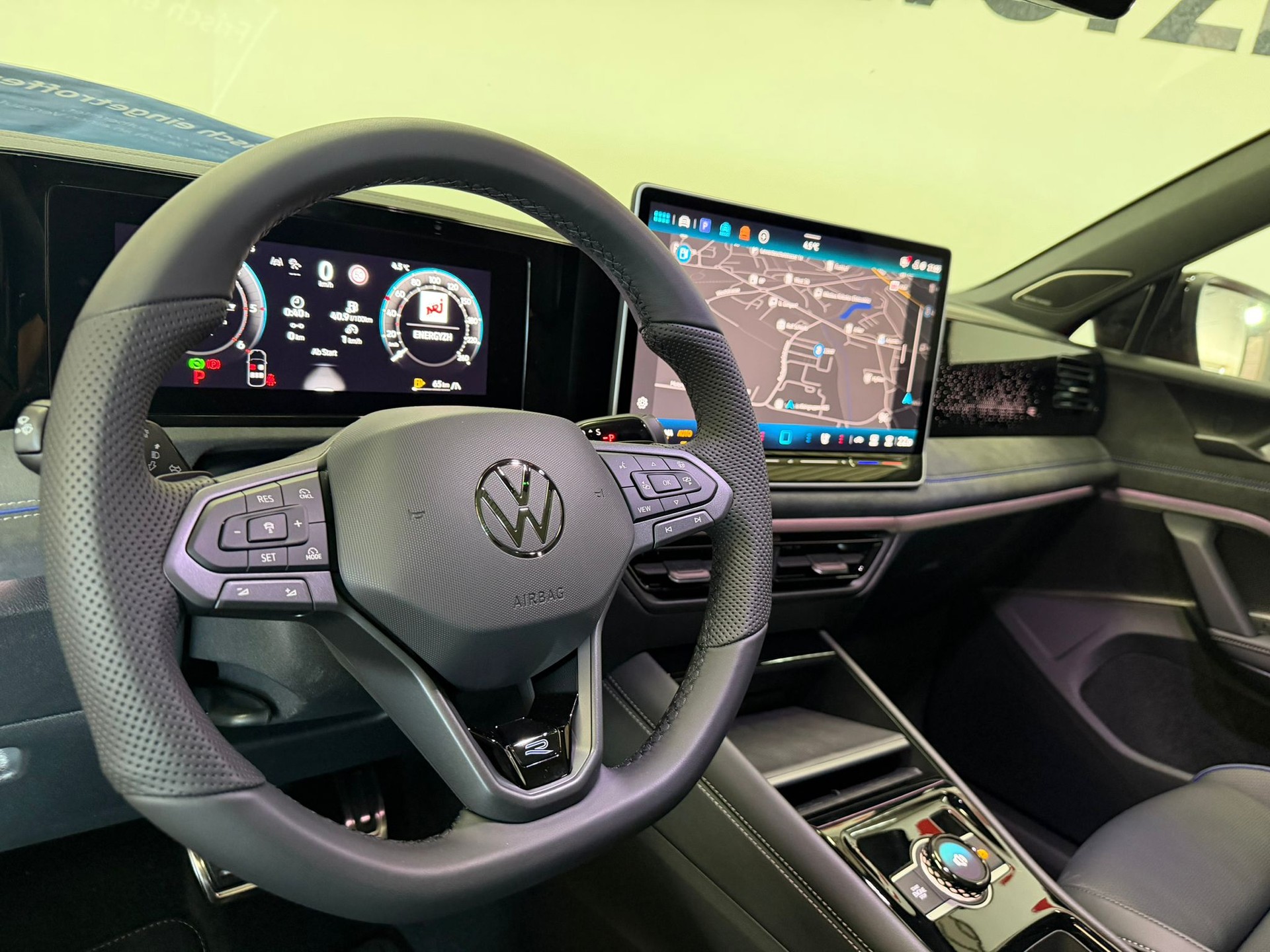 VW Tiguan 2.0 TDI SCR R-Line 4Motion DSG-image-6