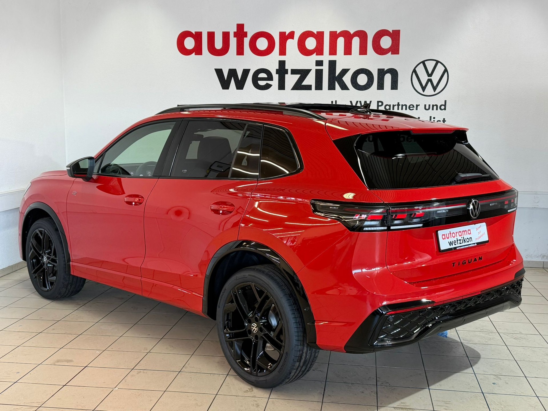 VW Tiguan 2.0 TDI SCR R-Line 4Motion DSG-showroom-element-2