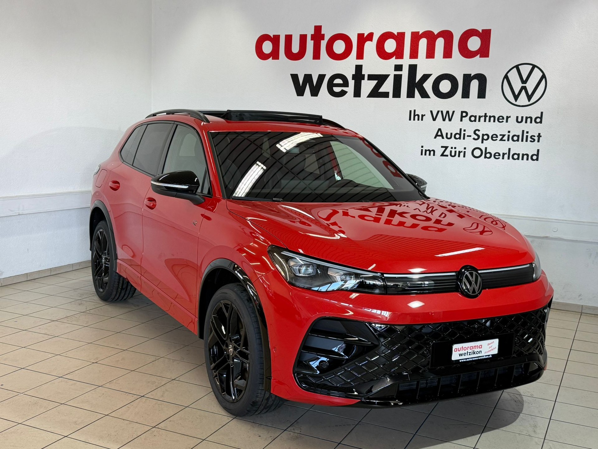 VW Tiguan 2.0 TDI SCR R-Line 4Motion DSG-showroom-element-1