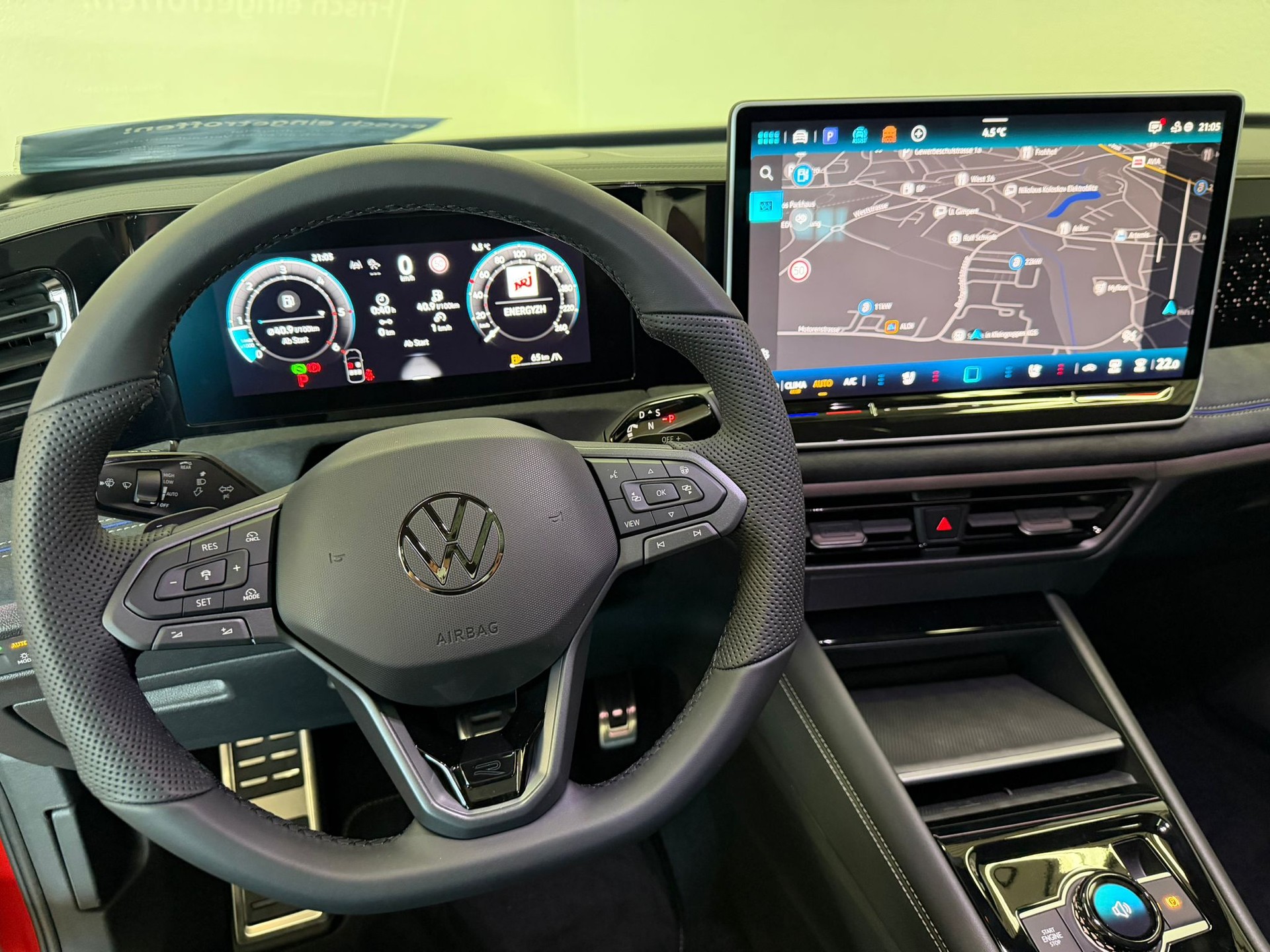 VW Tiguan 2.0 TDI SCR R-Line 4Motion DSG-image-7