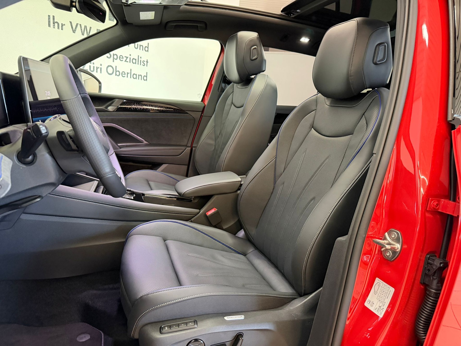VW Tiguan 2.0 TDI SCR R-Line 4Motion DSG-image-9