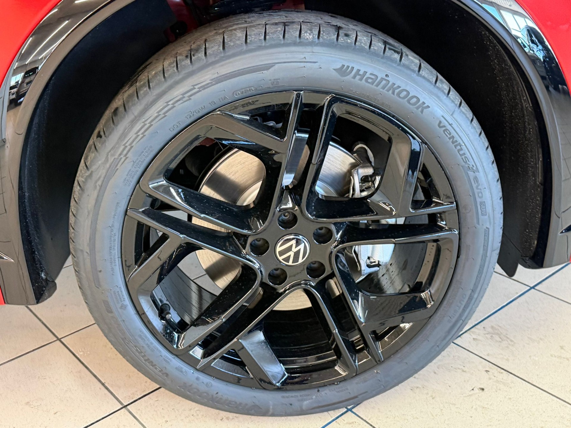 VW Tiguan 2.0 TDI SCR R-Line 4Motion DSG-image-4