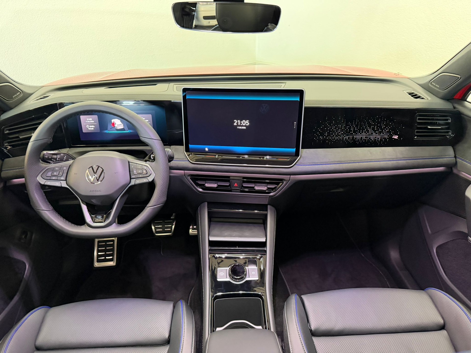 VW Tiguan 2.0 TDI SCR R-Line 4Motion DSG-image-8
