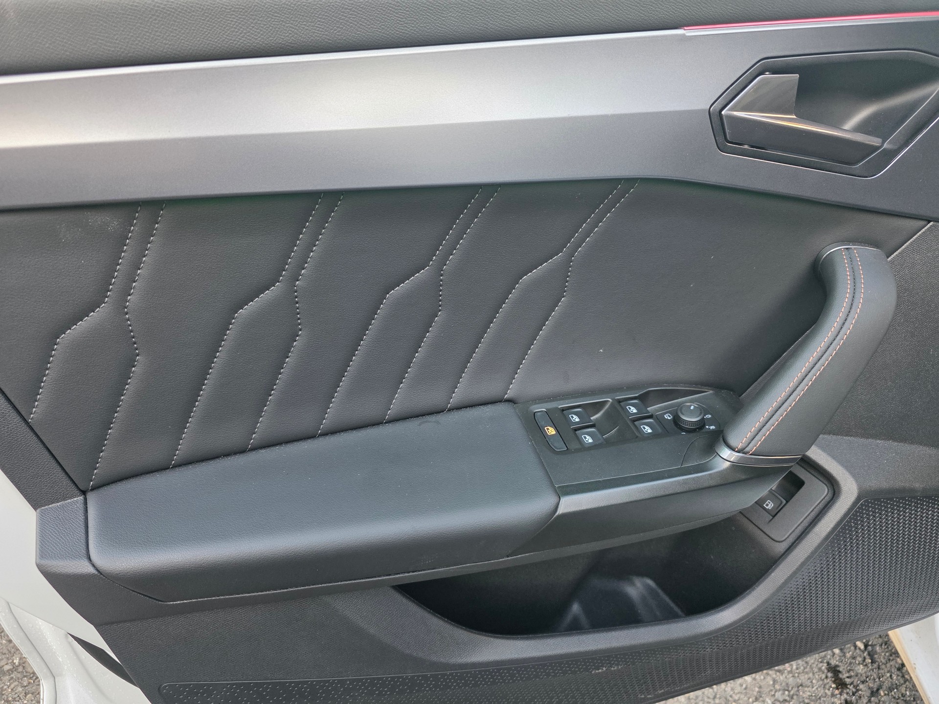 CUPRA LEON ST 1.4 e-HYBRID pHEV DSG-image-11