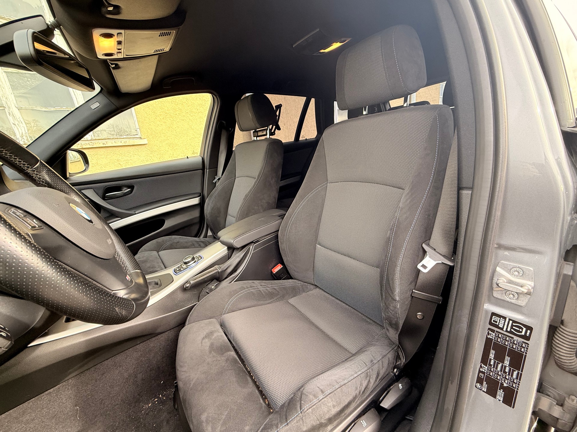 BMW 330d xDrive Touring Steptronic-image-12