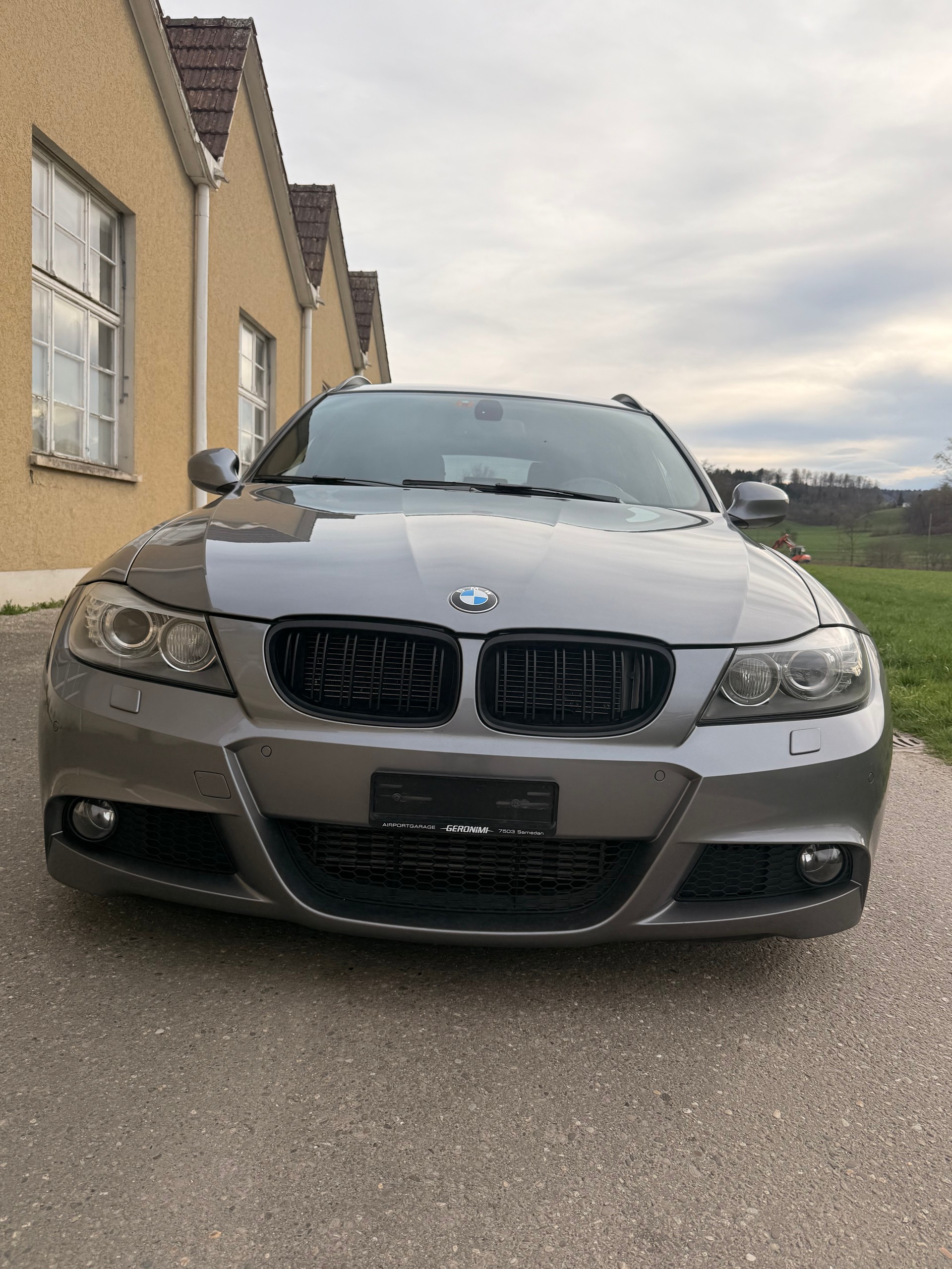 BMW 330d xDrive Touring Steptronic-image-1
