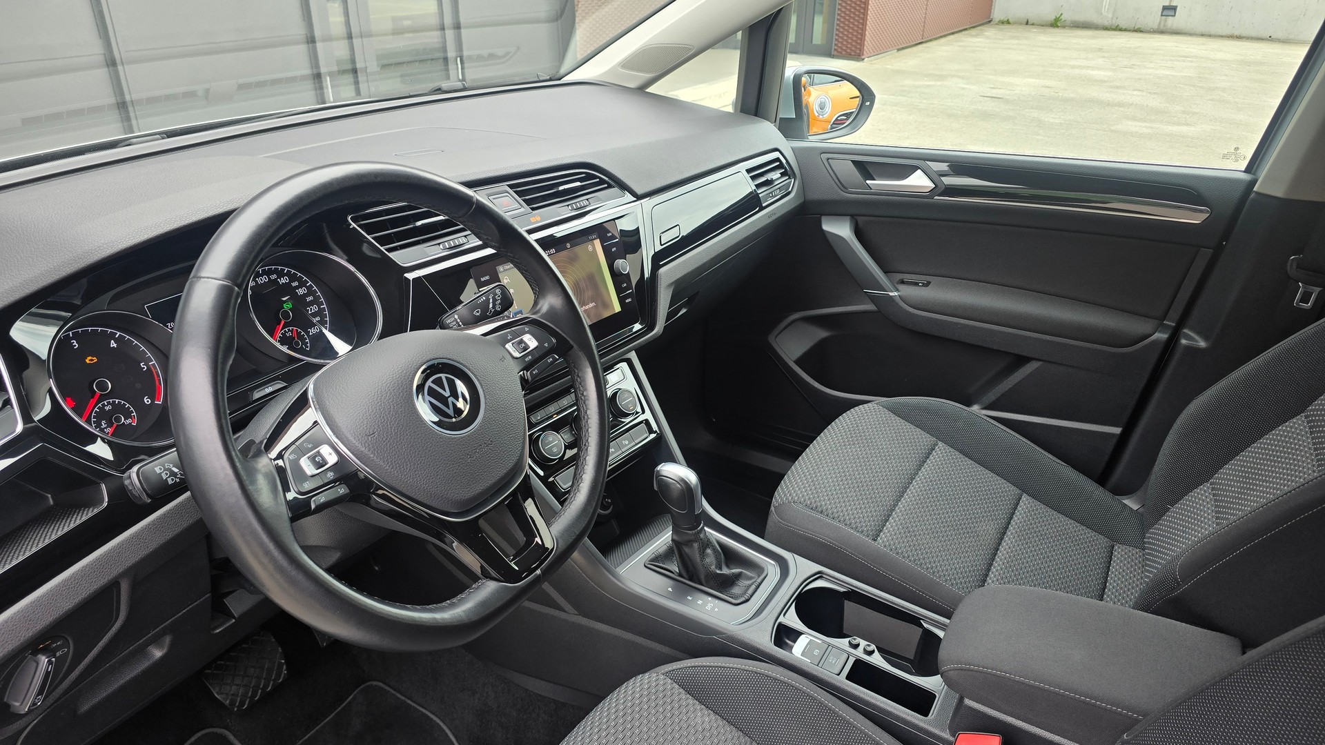 VW Touran 2.0 TDI BlueMotion Technology Comfortline DSG-image-18