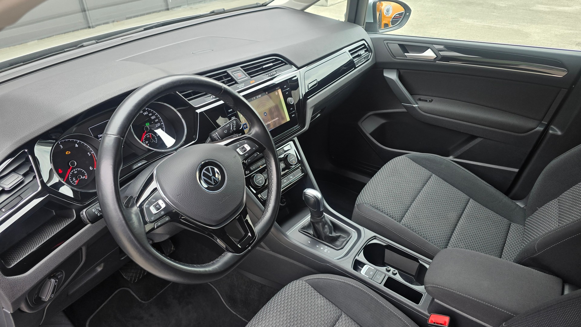 VW Touran 2.0 TDI BlueMotion Technology Comfortline DSG-image-14