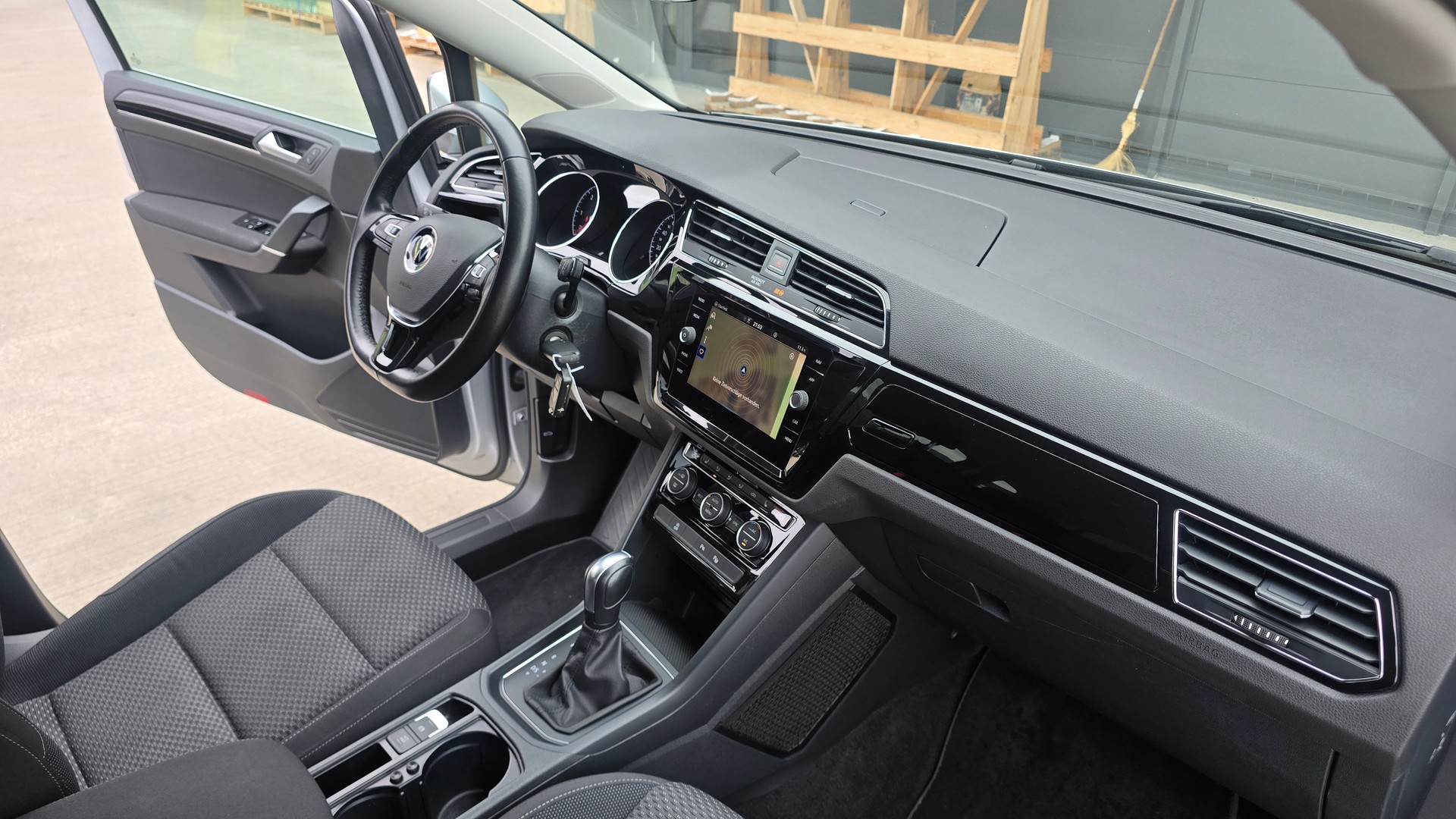 VW Touran 2.0 TDI BlueMotion Technology Comfortline DSG-image-16