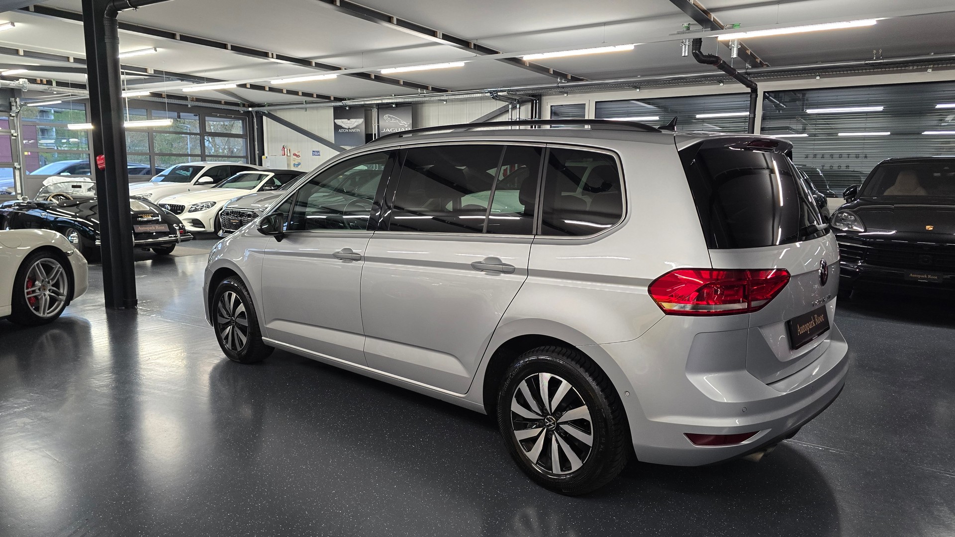 VW Touran 2.0 TDI BlueMotion Technology Comfortline DSG-image-8