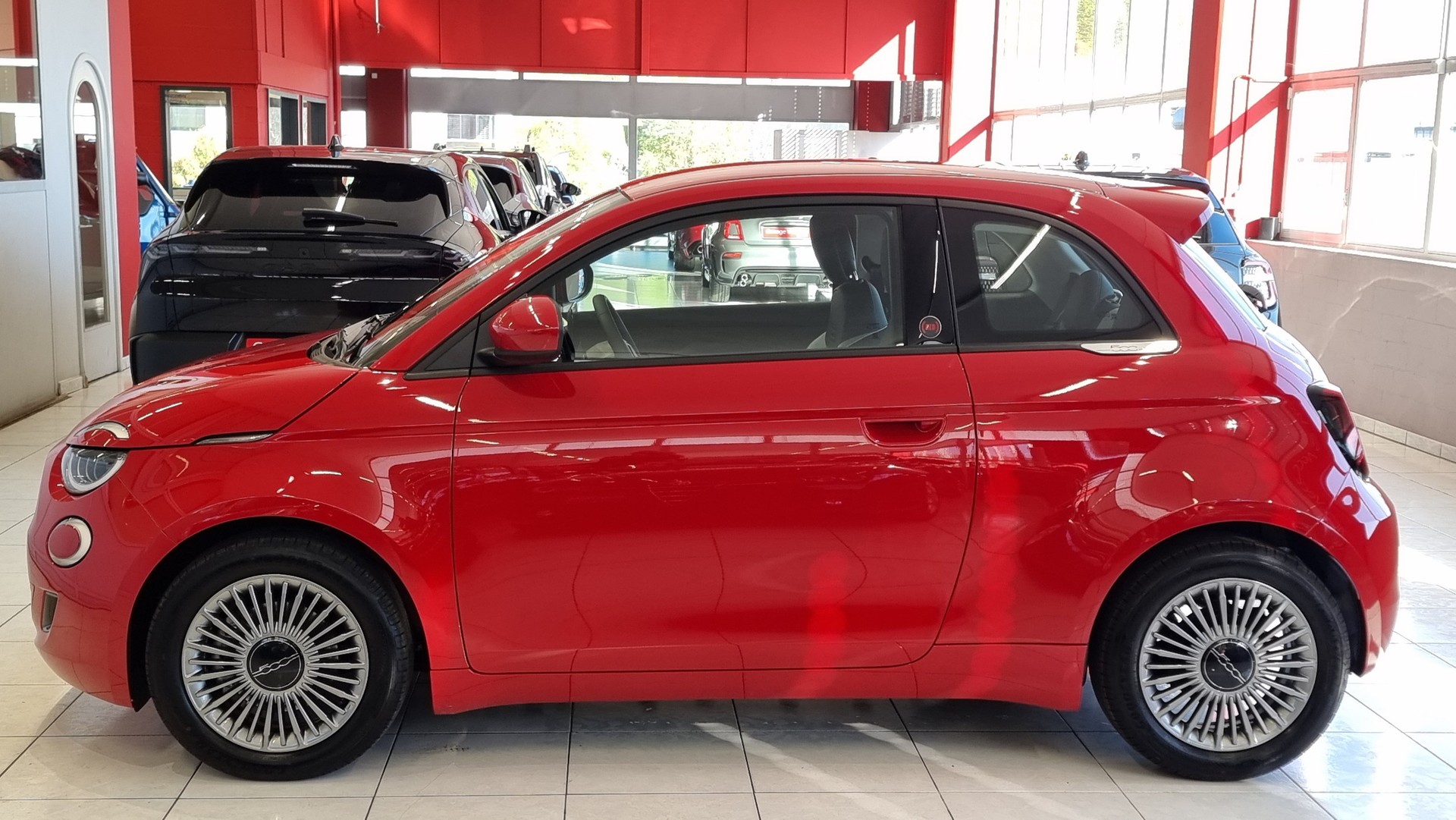 FIAT 500 1.0 Hybrid Torino-showroom-element-2