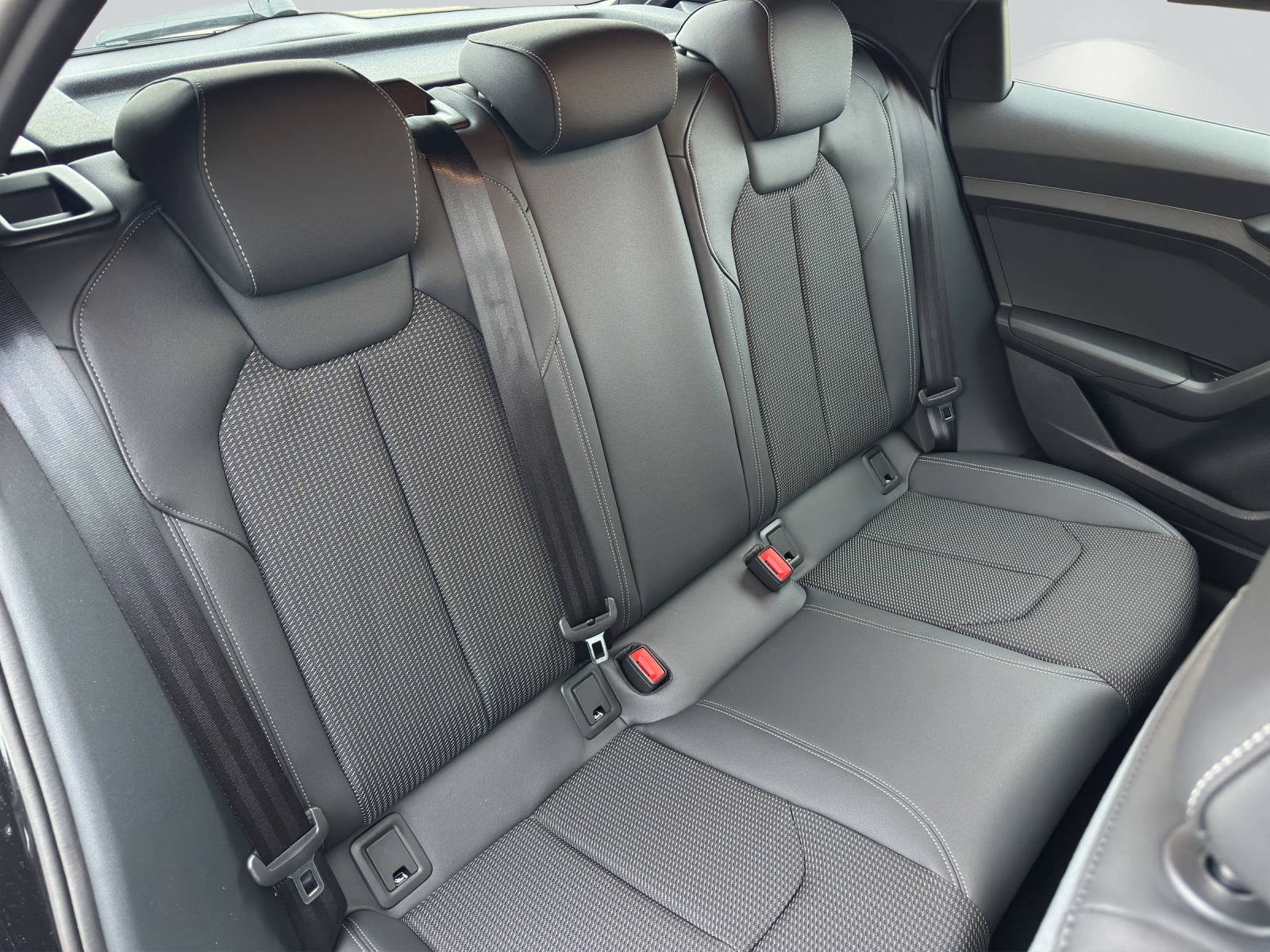 AUDI A1 Sportback 30 TFSI Attraction S-tronic-image-8