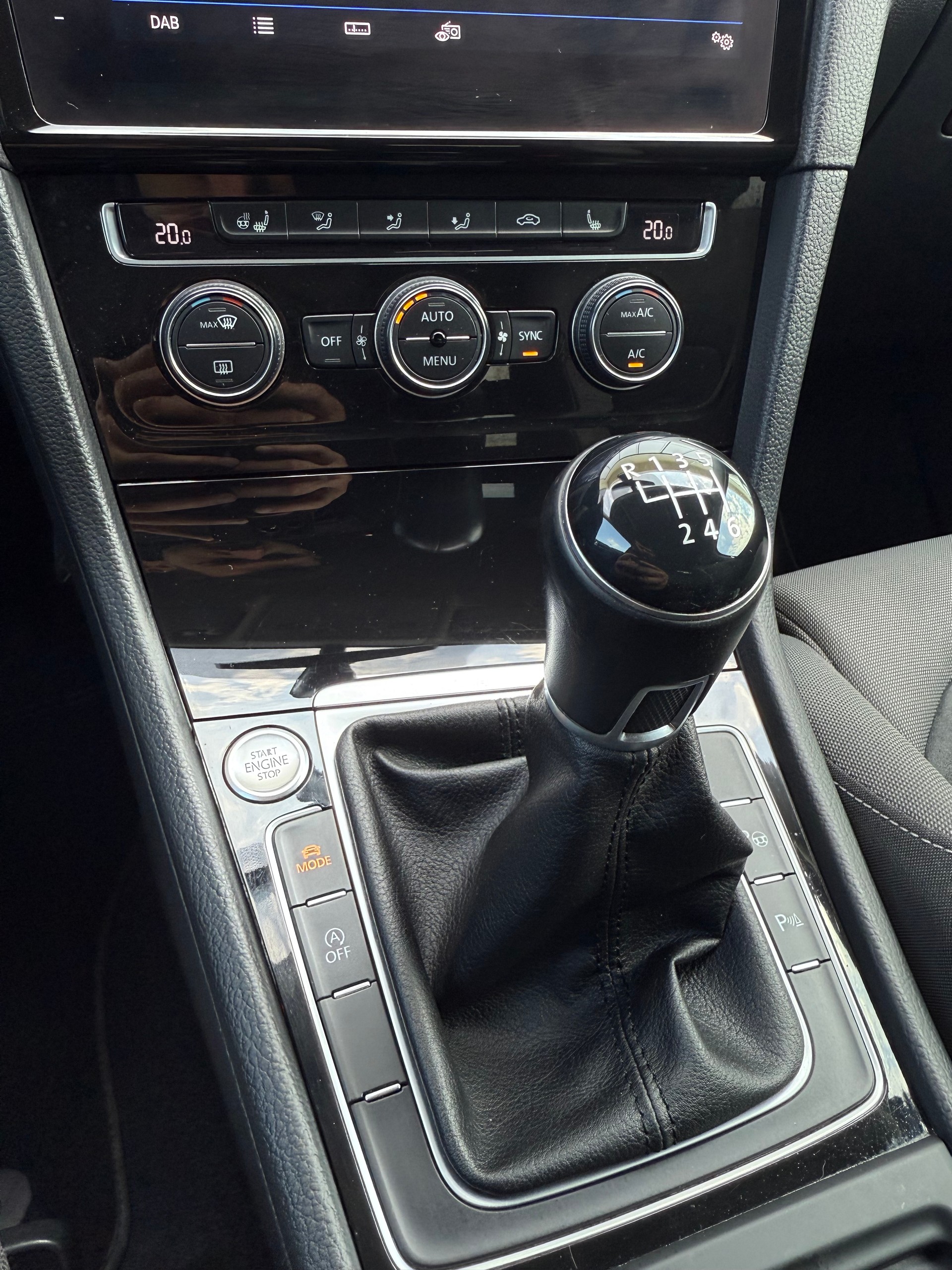 VW Golf 1.5 TSI EVO Highline-image-11