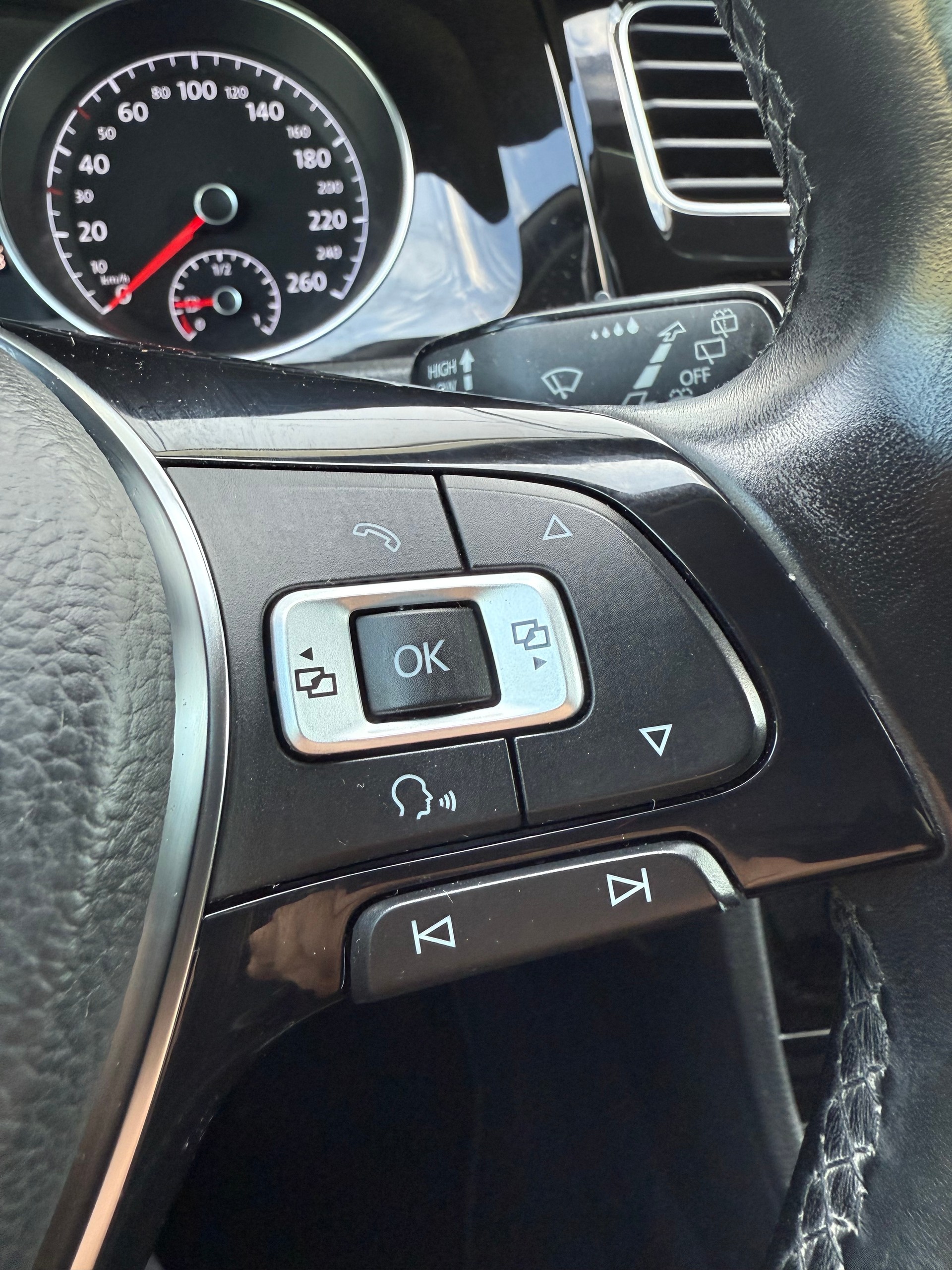 VW Golf 1.5 TSI EVO Highline-image-13