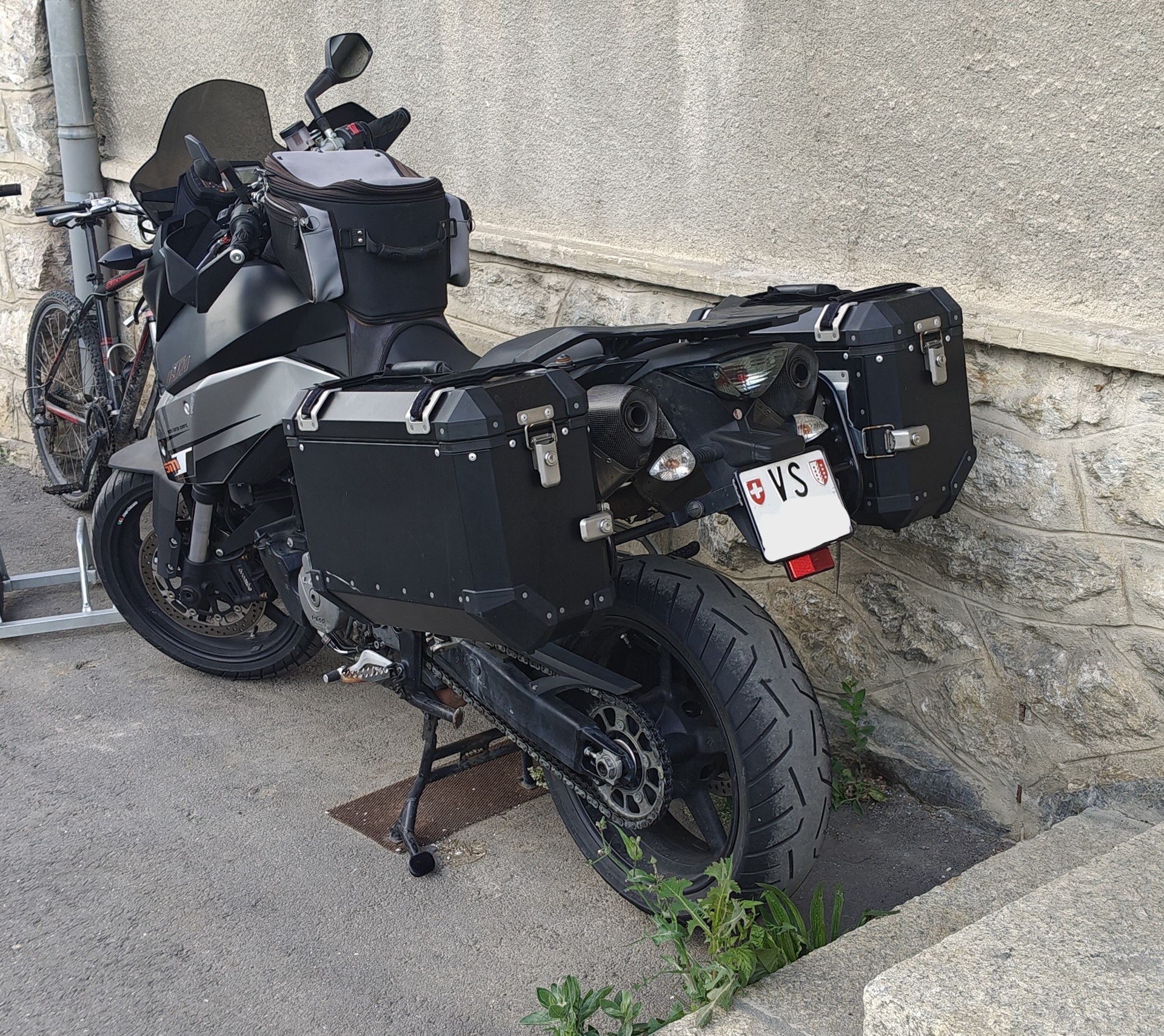 KTM 990 Supermoto T-image-1