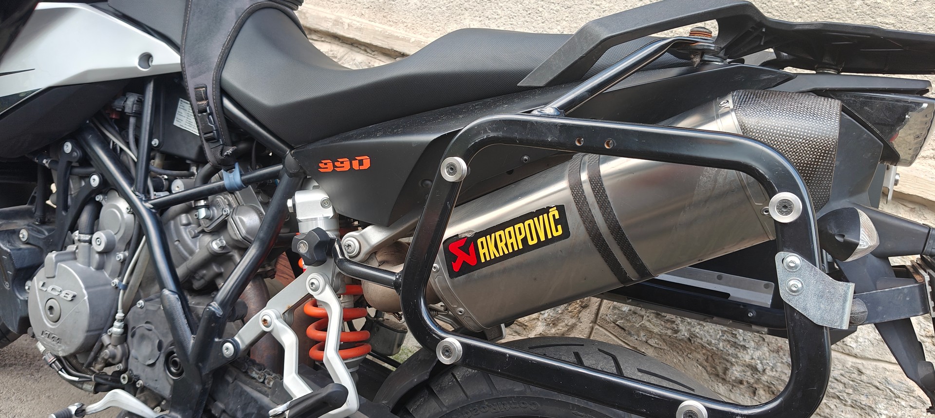 KTM 990 Supermoto T-image-2