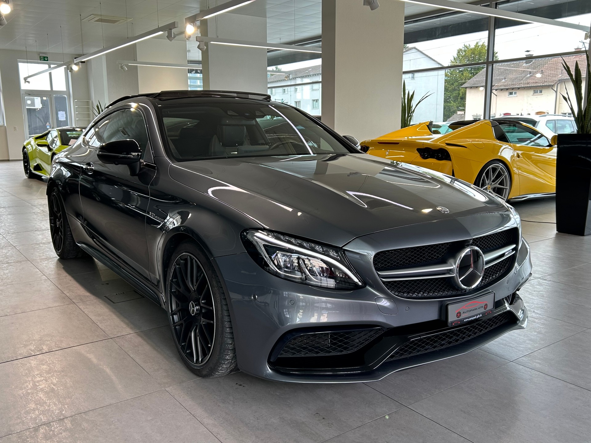 MERCEDES-BENZ C 63 AMG Speedshift-showroom-element-1
