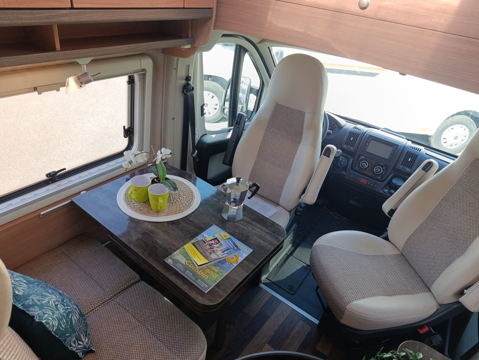 KNAUS K250L *** Die Königsklasse der Kastenwagen ***Längsbett* 2x Solar Panel*Multimedia*Navigation* Duo Controller* volle Stehhöhe*-showroom-element-1