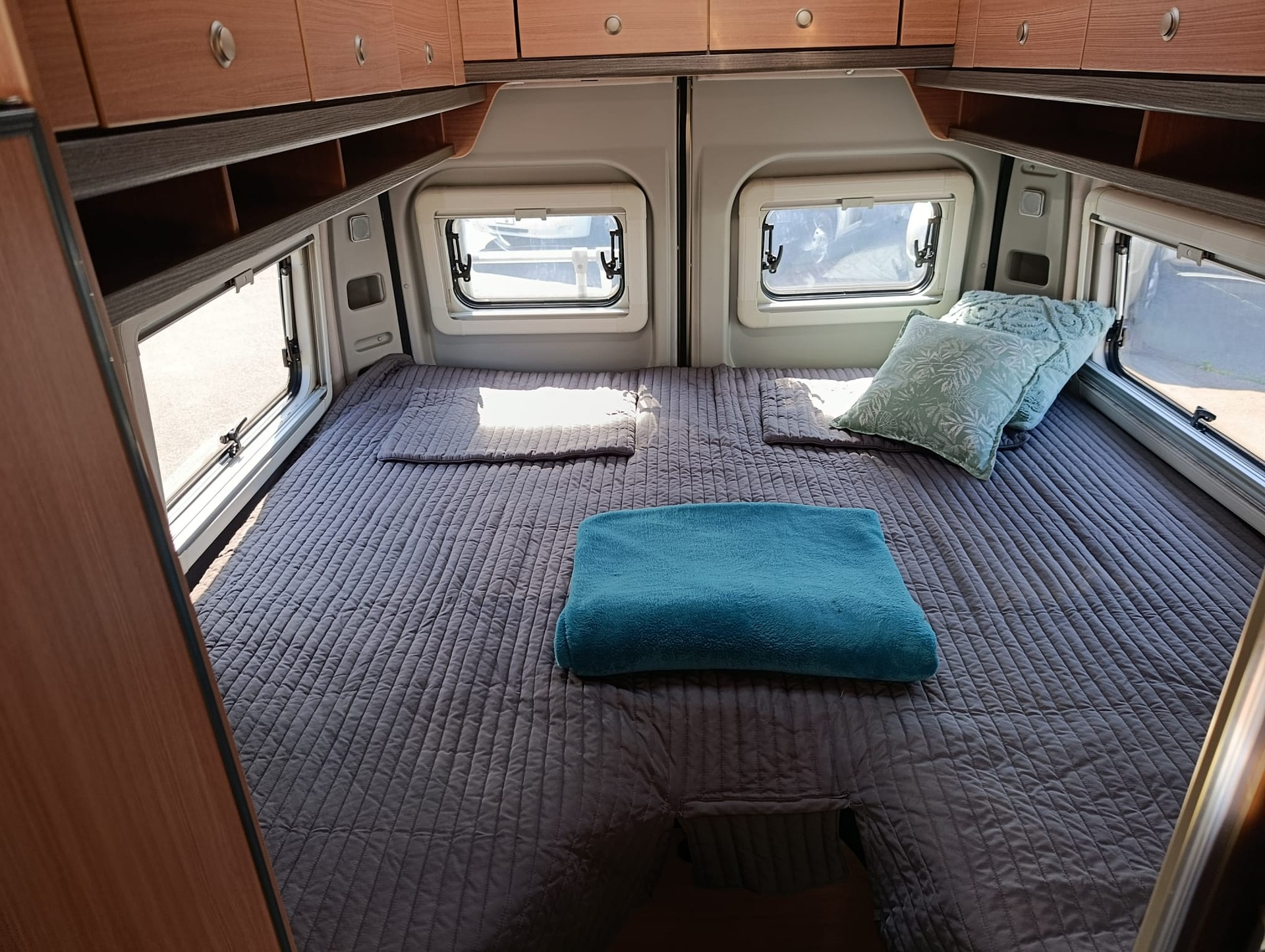 KNAUS K250L *** Die Königsklasse der Kastenwagen ***Längsbett* 2x Solar Panel*Multimedia*Navigation* Duo Controller* volle Stehhöhe*-image-16