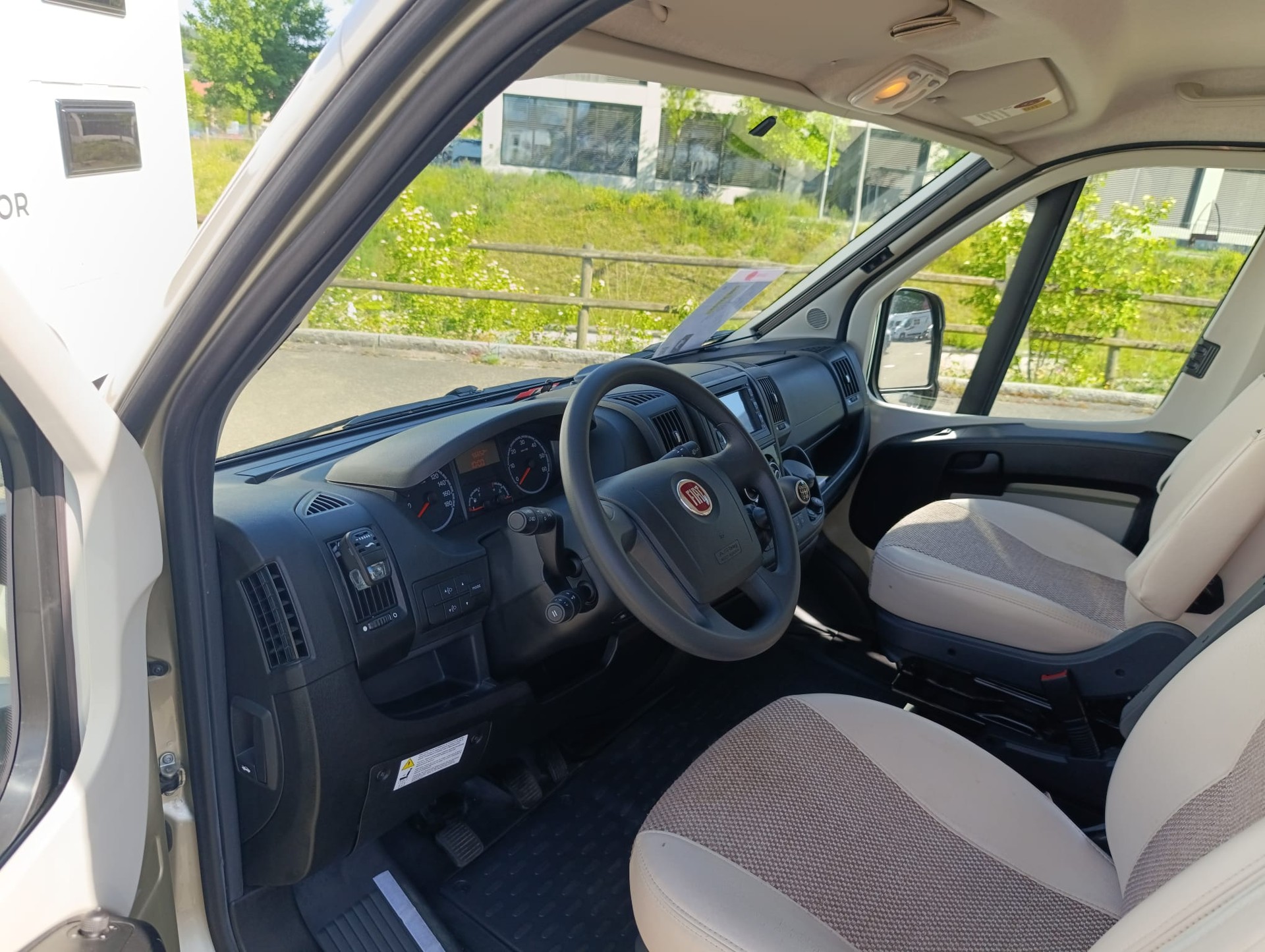 KNAUS K250L *** Die Königsklasse der Kastenwagen ***Längsbett* 2x Solar Panel*Multimedia*Navigation* Duo Controller* volle Stehhöhe*-image-12