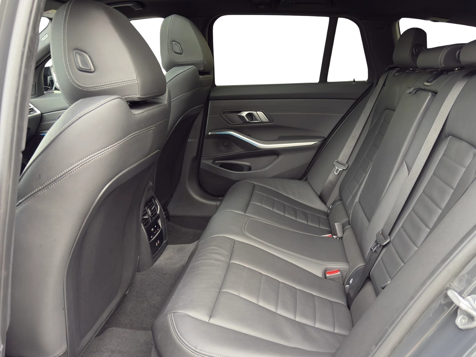 BMW M340i xDrive 48V Touring Steptronic M Sport-image-15