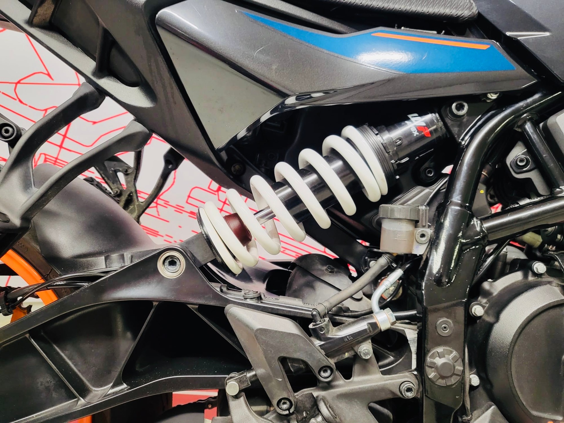 KTM 125 Duke-image-5