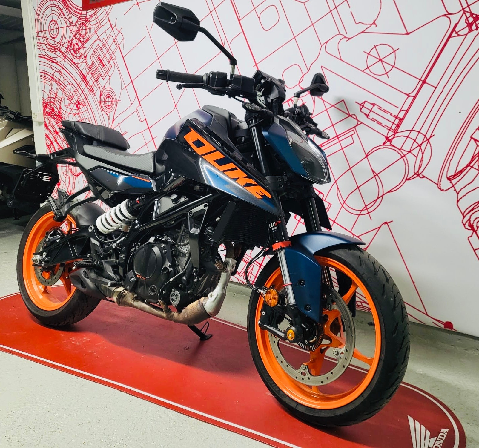 KTM 125 Duke-image-1