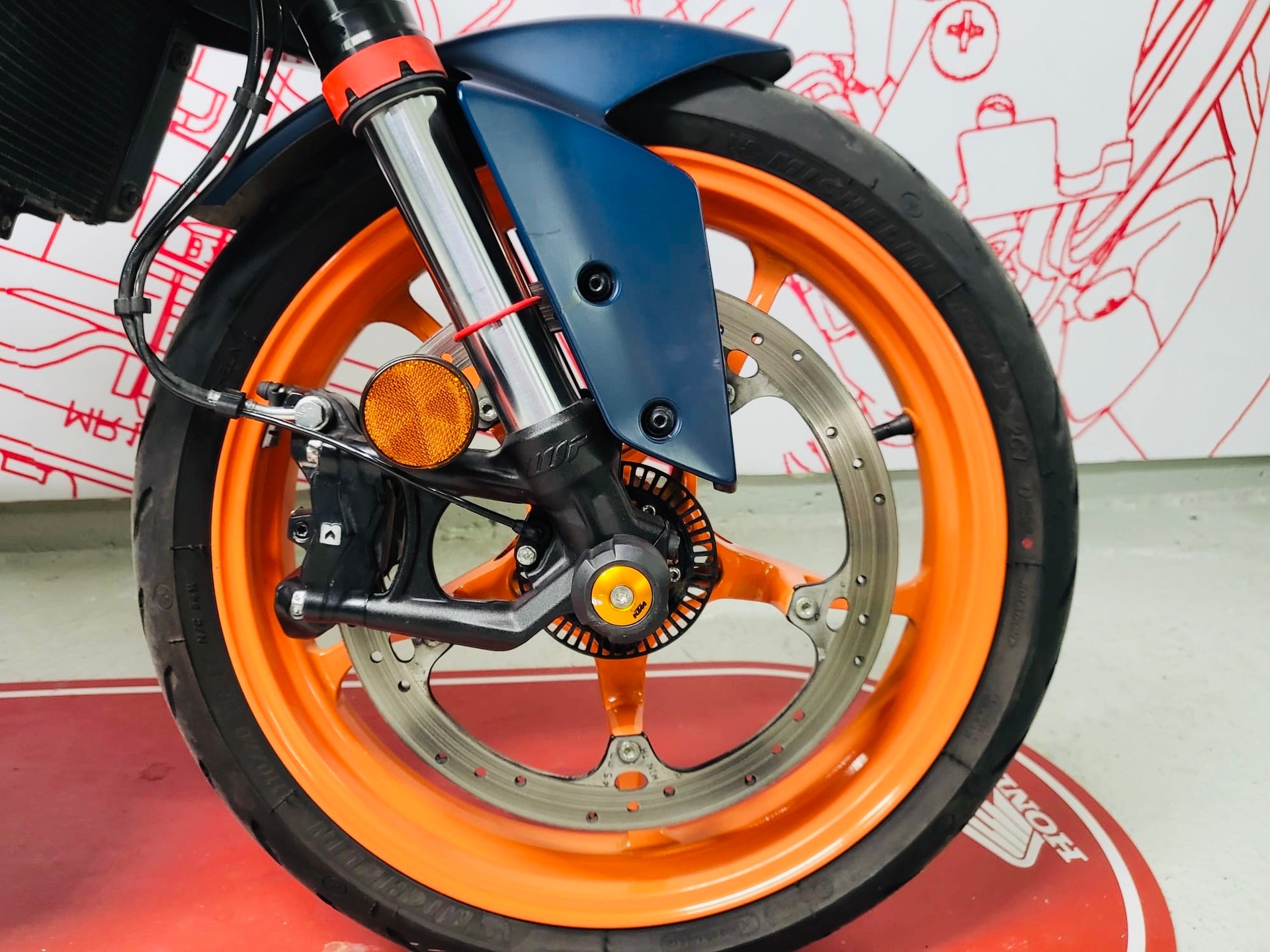 KTM 125 Duke-image-7