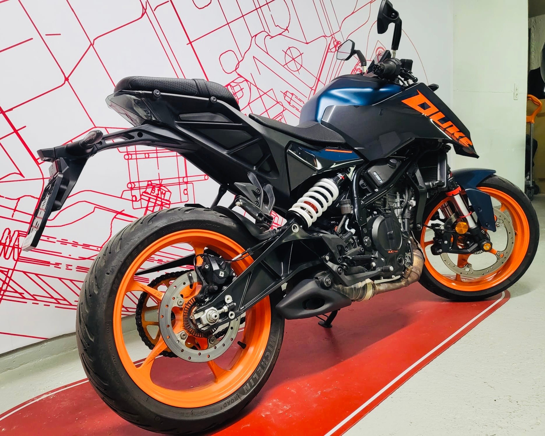 KTM 125 Duke-image-2