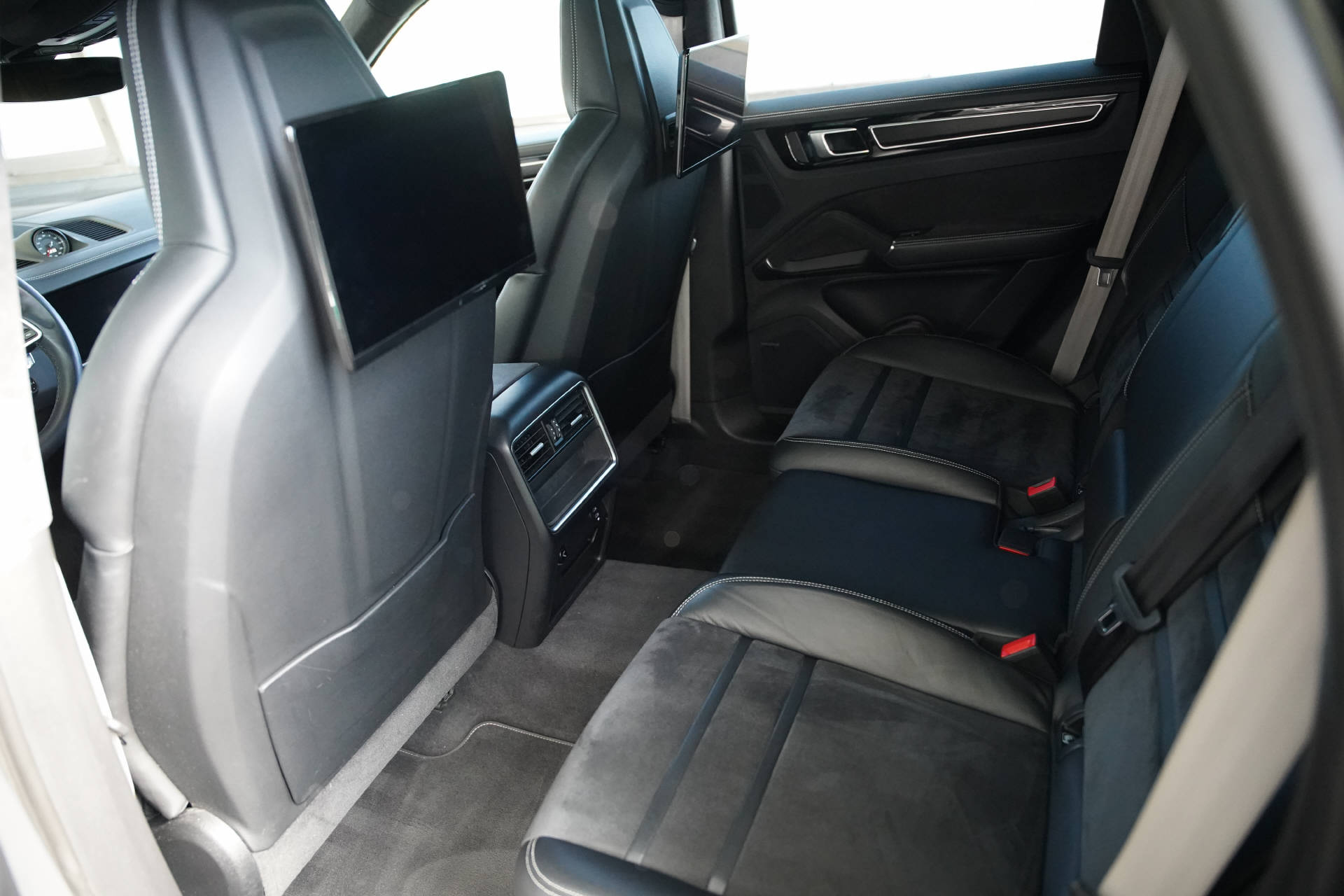 PORSCHE Cayenne GTS-image-11