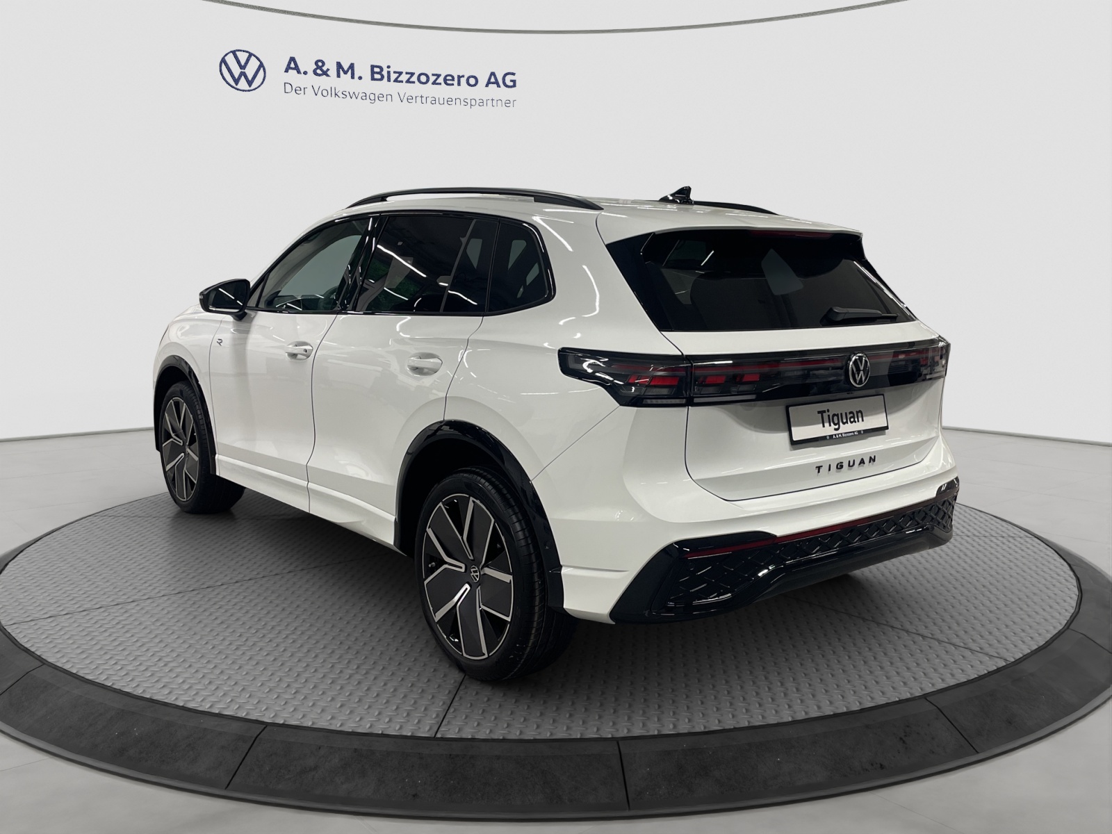 VW Tiguan 2.0 TSI DSG R-Line United 4Motion-showroom-element-2