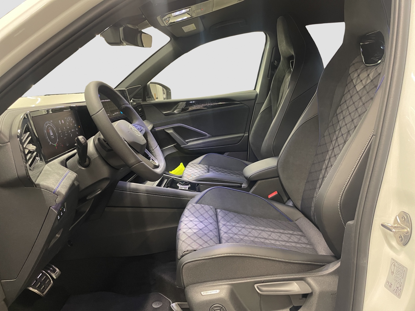 VW Tiguan 2.0 TSI DSG R-Line United 4Motion-image-8