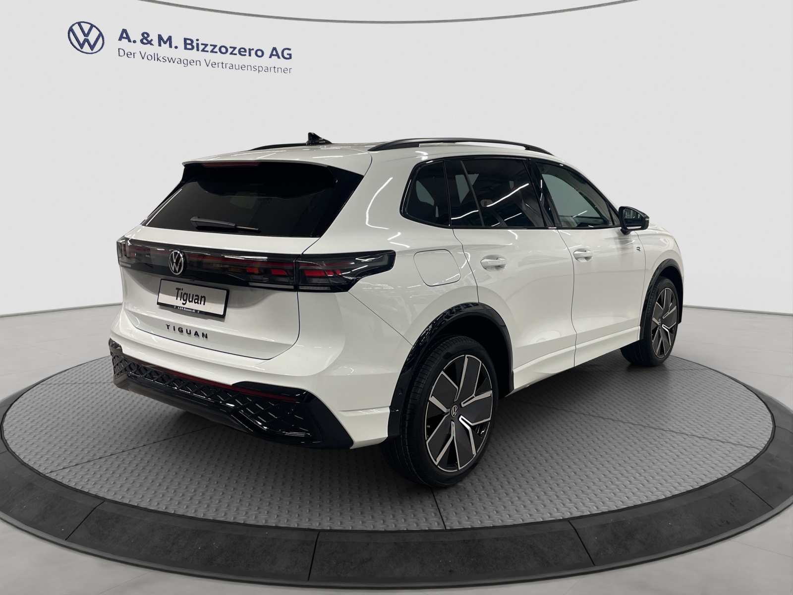 VW Tiguan 2.0 TSI DSG R-Line United 4Motion-image-4