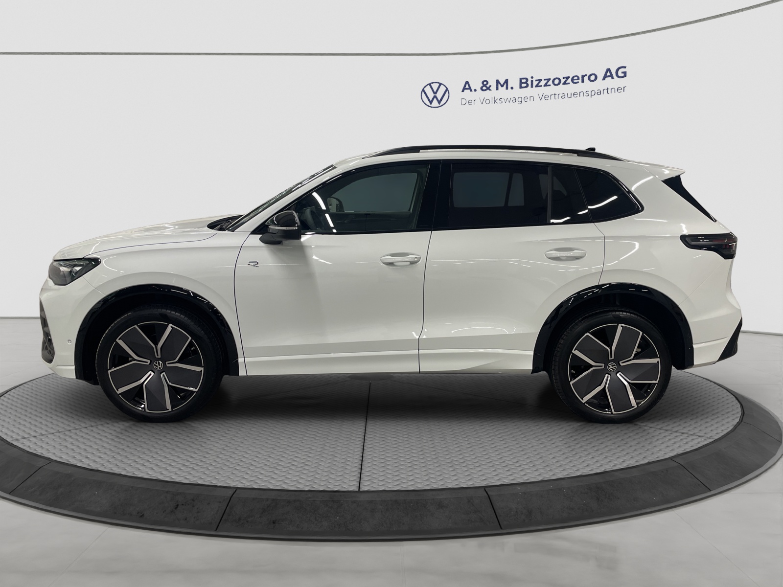 VW Tiguan 2.0 TSI DSG R-Line United 4Motion-showroom-element-1