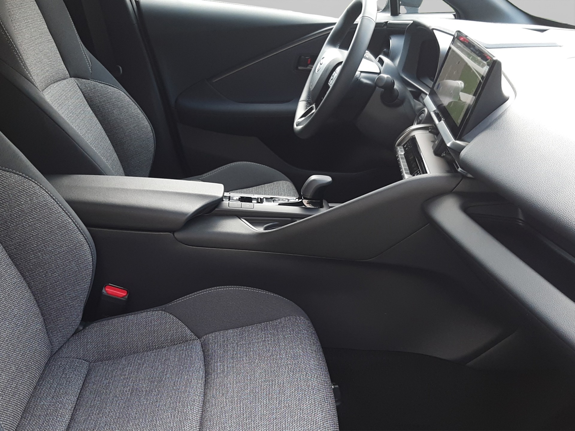 TOYOTA C-HR 1.8 HEV Swiss Edition-image-15