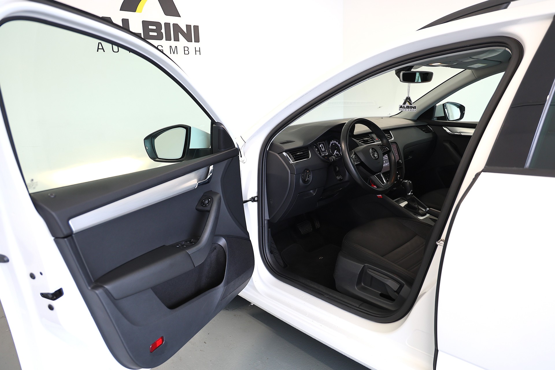 SKODA Octavia Combi 2.0 TDI Ambition 4x4 DSG-image-6