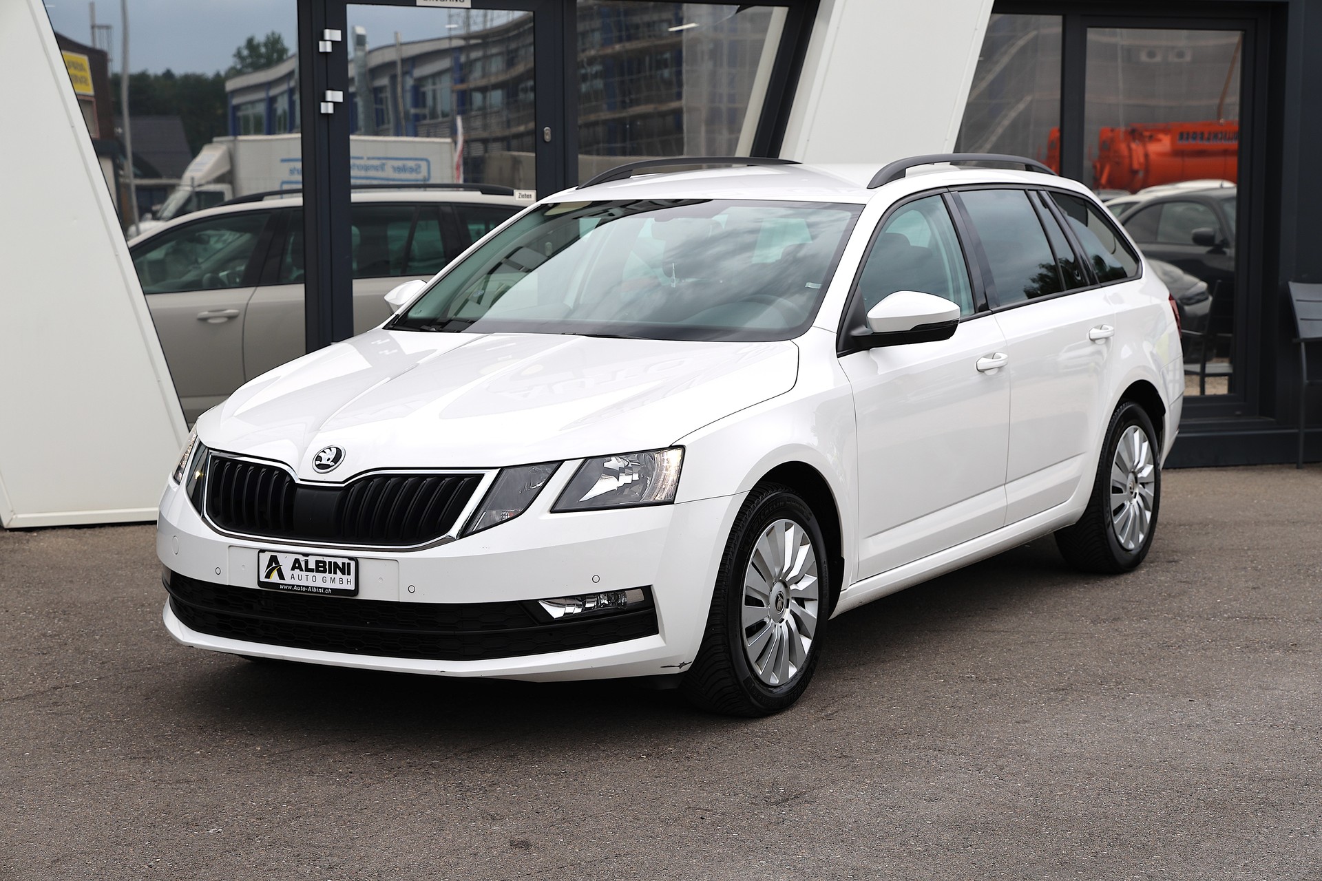 SKODA Octavia Combi 2.0 TDI Ambition 4x4 DSG-showroom-element-1