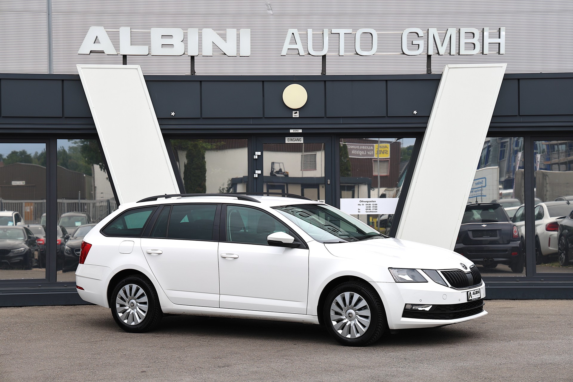 SKODA Octavia Combi 2.0 TDI Ambition 4x4 DSG-showroom-element-2