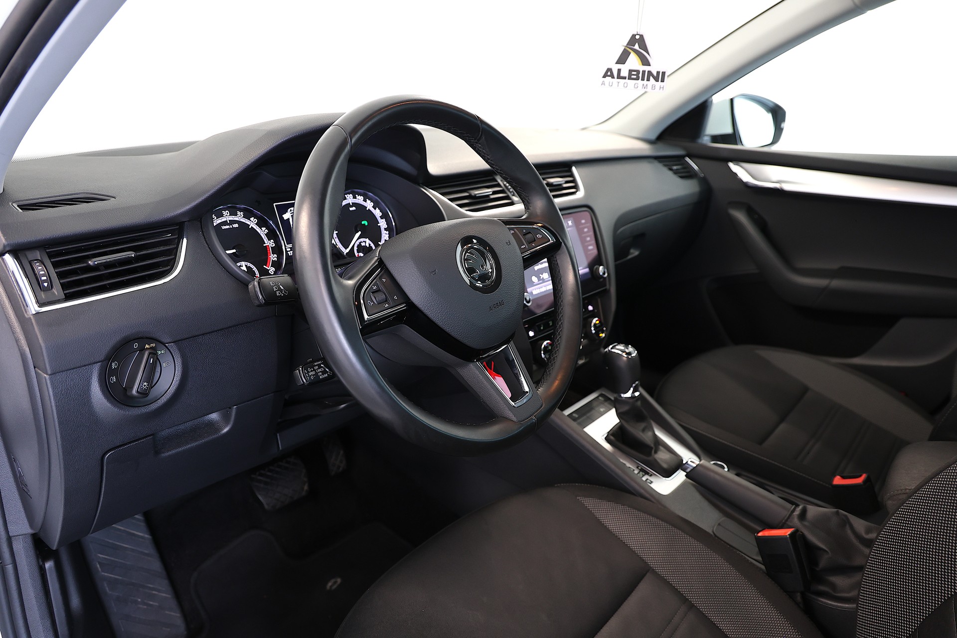 SKODA Octavia Combi 2.0 TDI Ambition 4x4 DSG-image-9