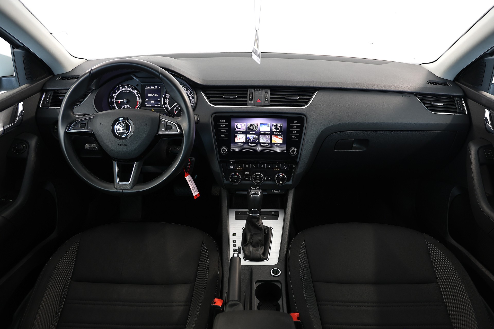 SKODA Octavia Combi 2.0 TDI Ambition 4x4 DSG-image-11
