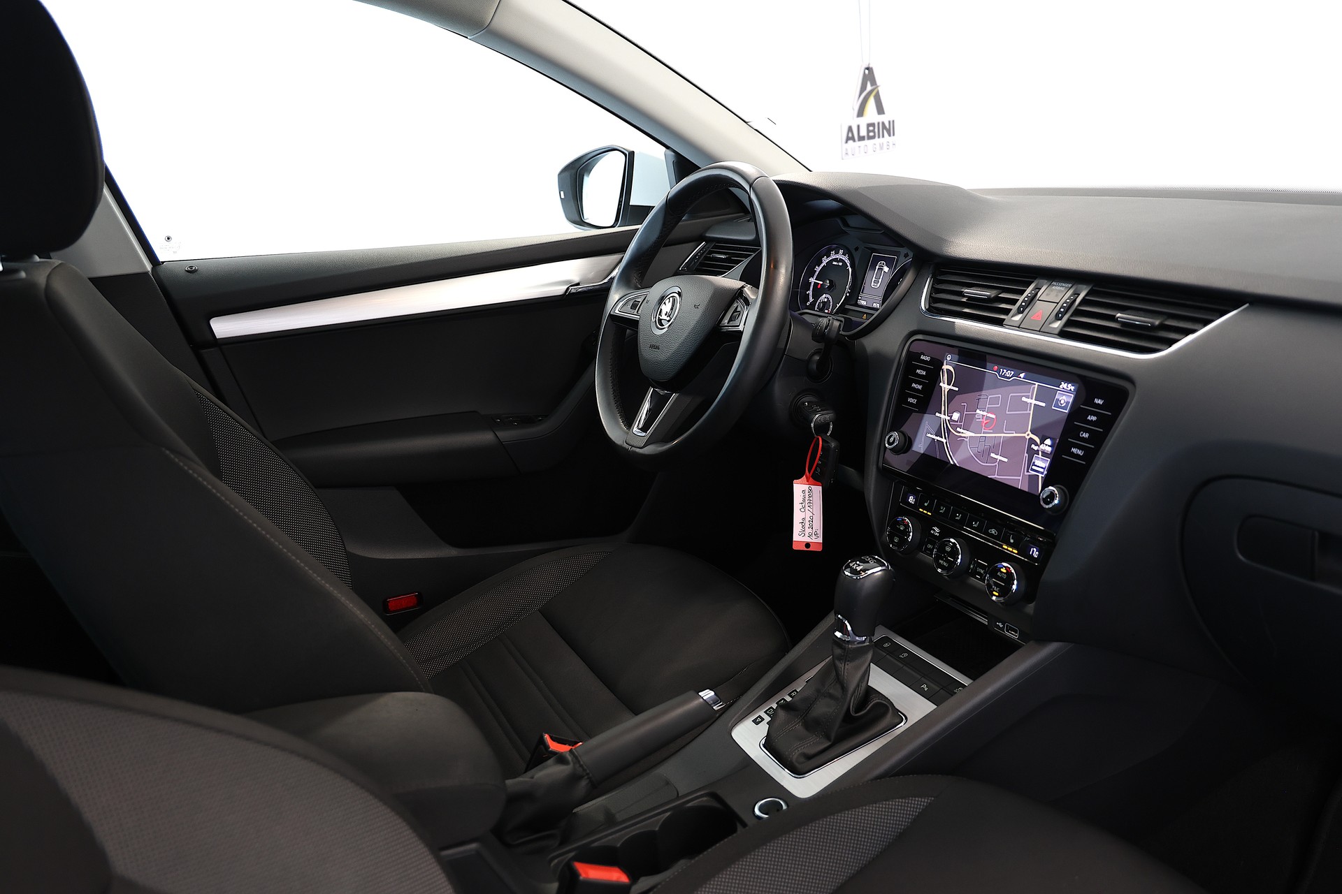 SKODA Octavia Combi 2.0 TDI Ambition 4x4 DSG-image-14