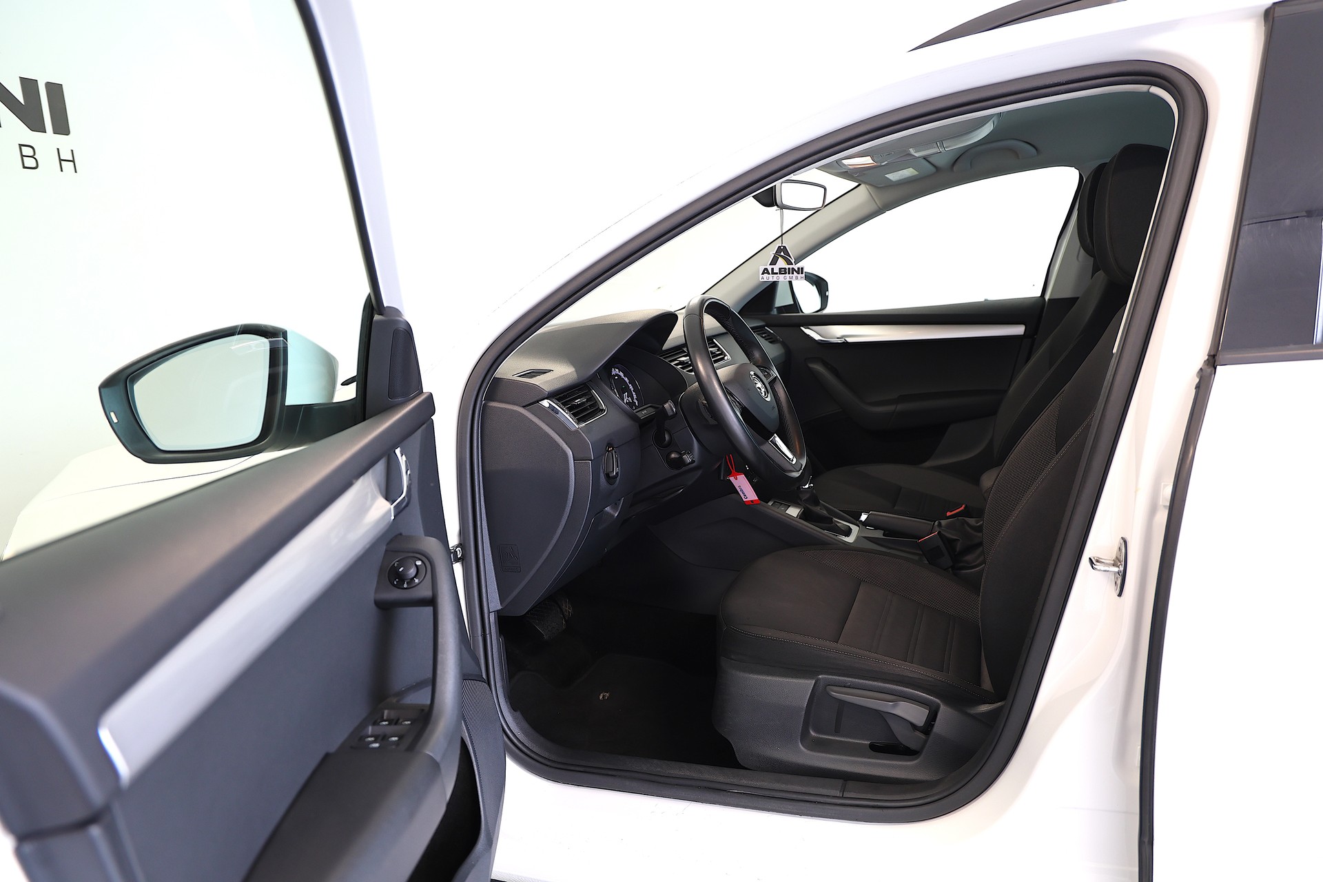 SKODA Octavia Combi 2.0 TDI Ambition 4x4 DSG-image-7