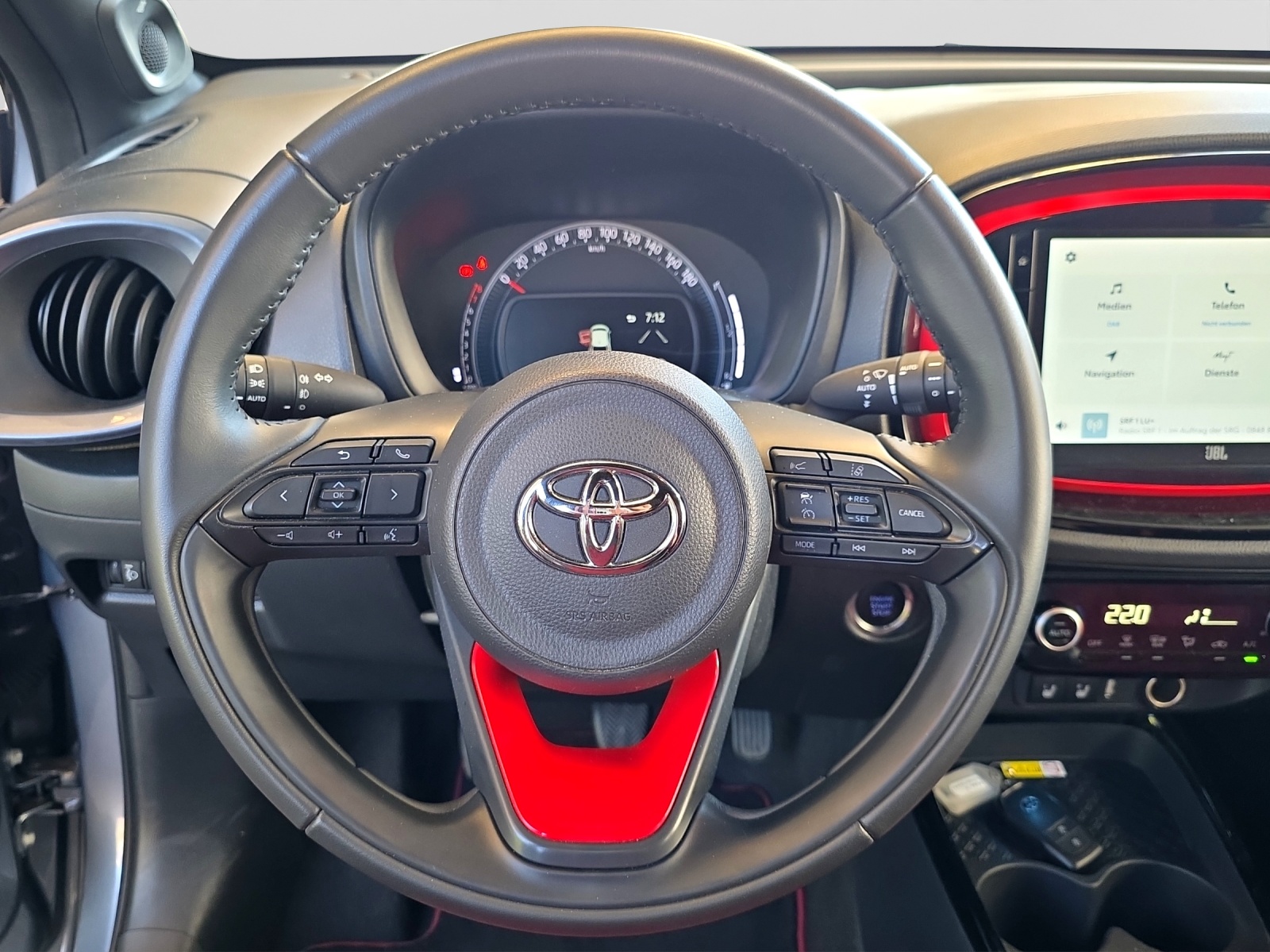 TOYOTA Aygo X 1.5 Hybrid Trend CVT-image-9
