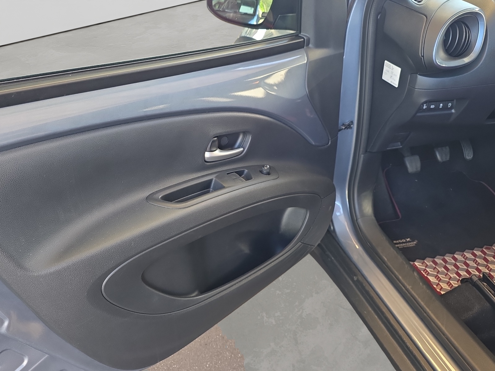 TOYOTA Aygo X 1.5 Hybrid Trend CVT-image-11