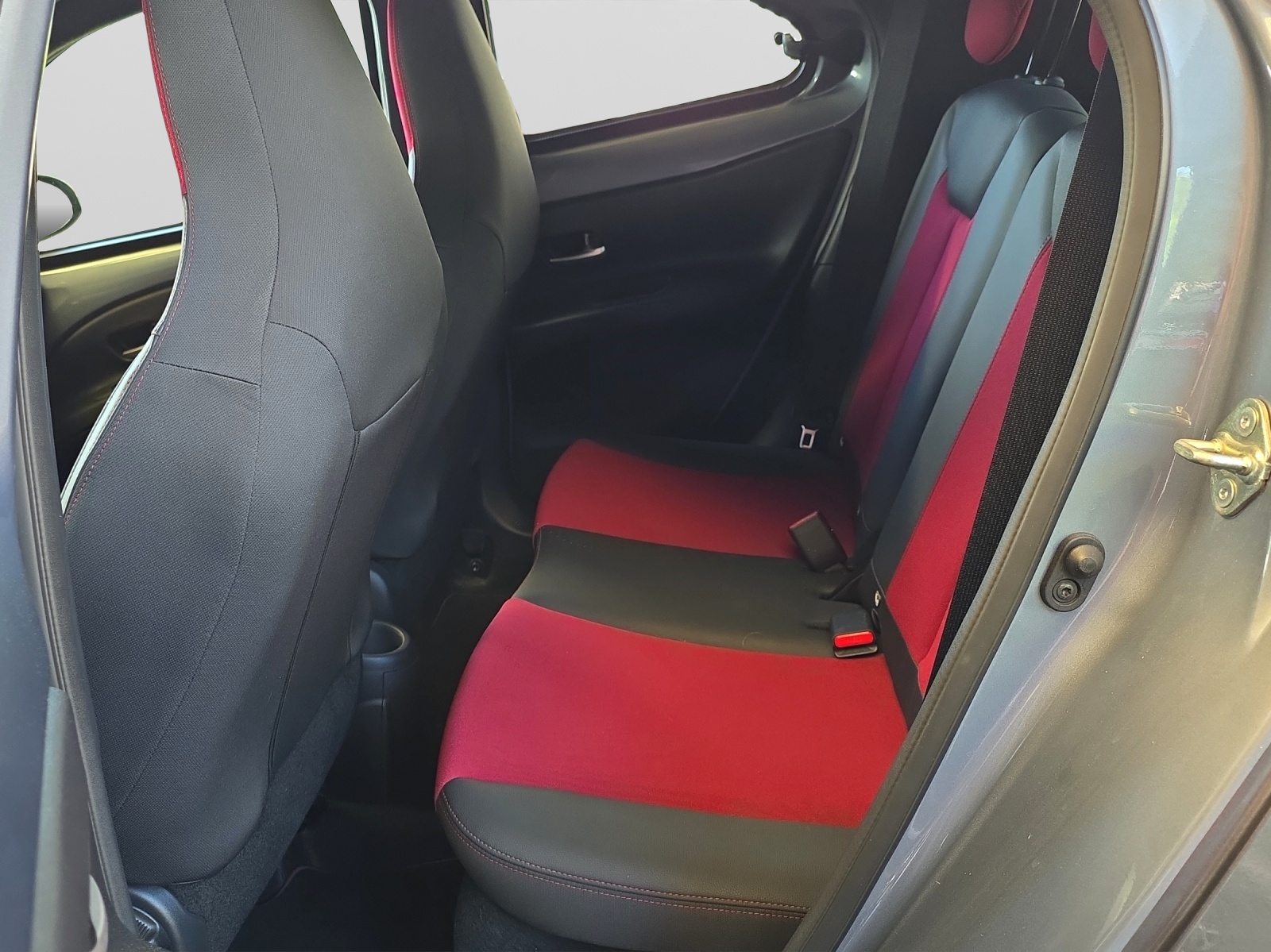 TOYOTA Aygo X 1.5 Hybrid Trend CVT-image-12
