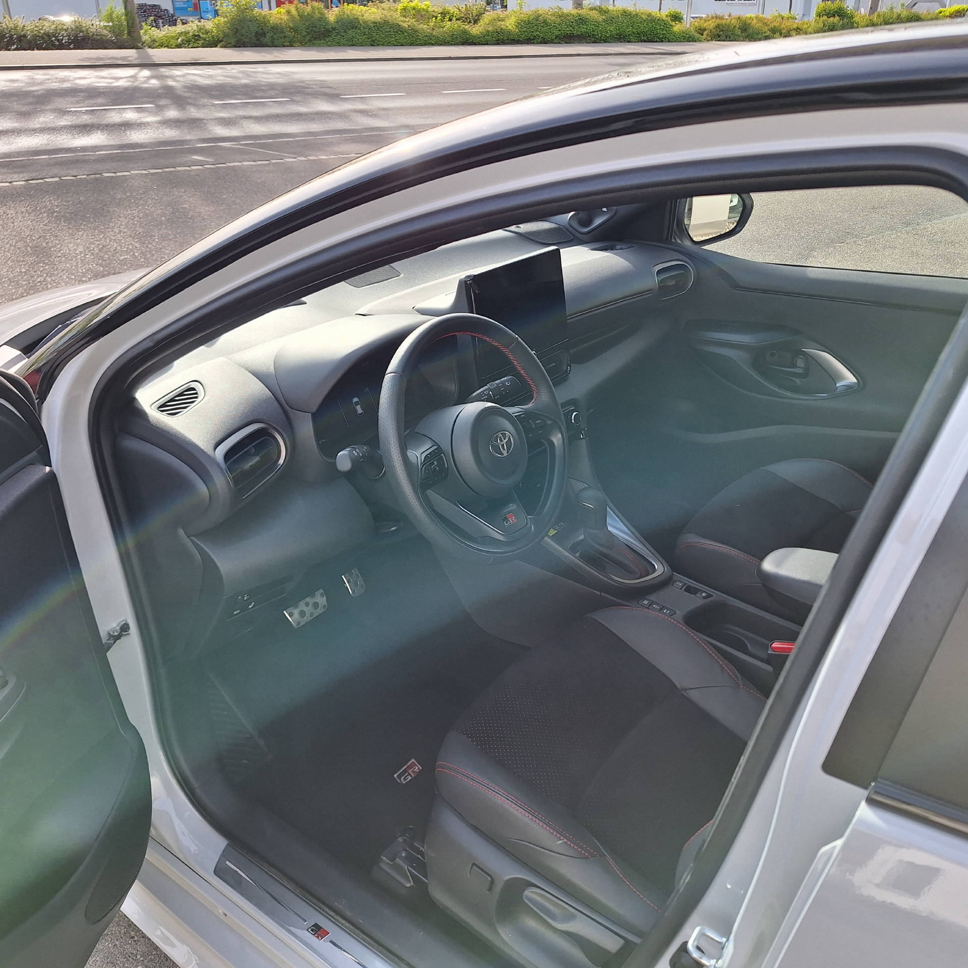 TOYOTA Yaris 1.5 VVT-i HSD GR Sport-image-6