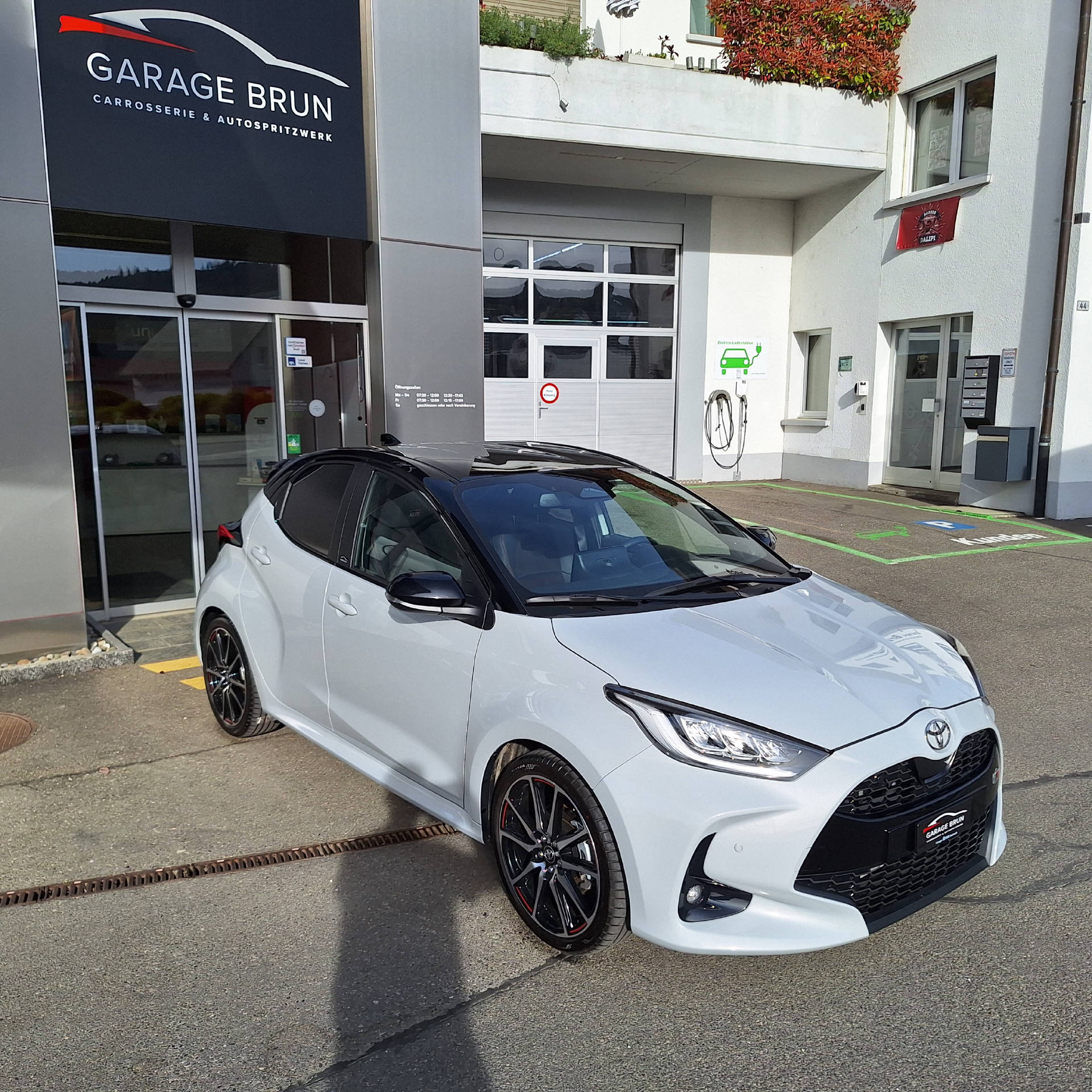 TOYOTA Yaris 1.5 VVT-i HSD GR Sport-image-4