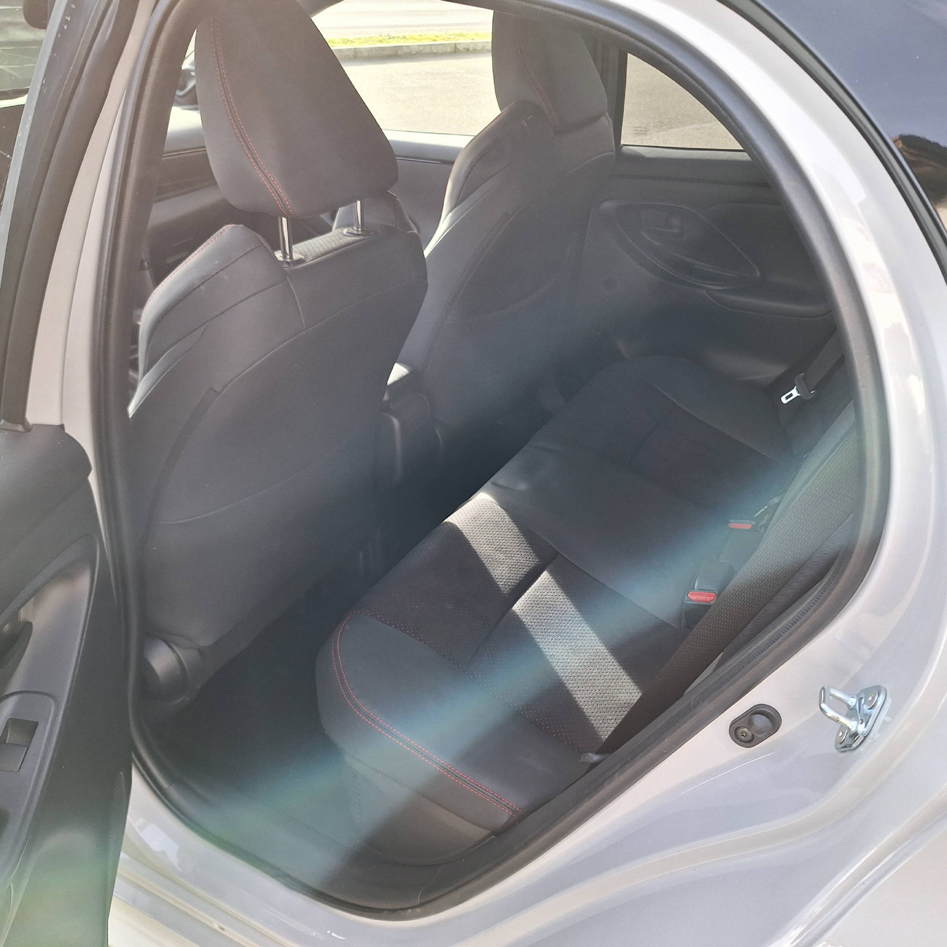 TOYOTA Yaris 1.5 VVT-i HSD GR Sport-image-7